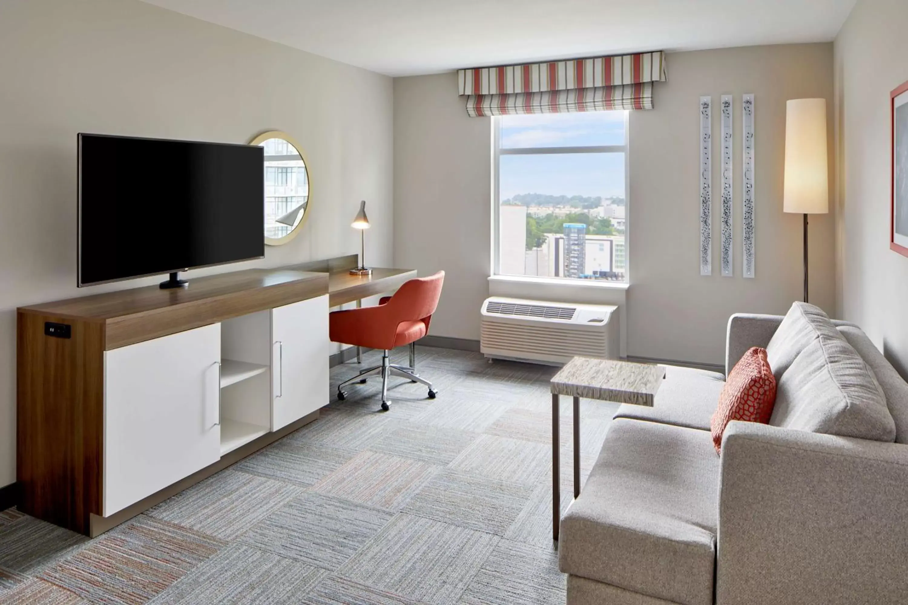 Bedroom, TV/Entertainment Center in Hampton Inn & Suites Atlanta-Midtown, Ga