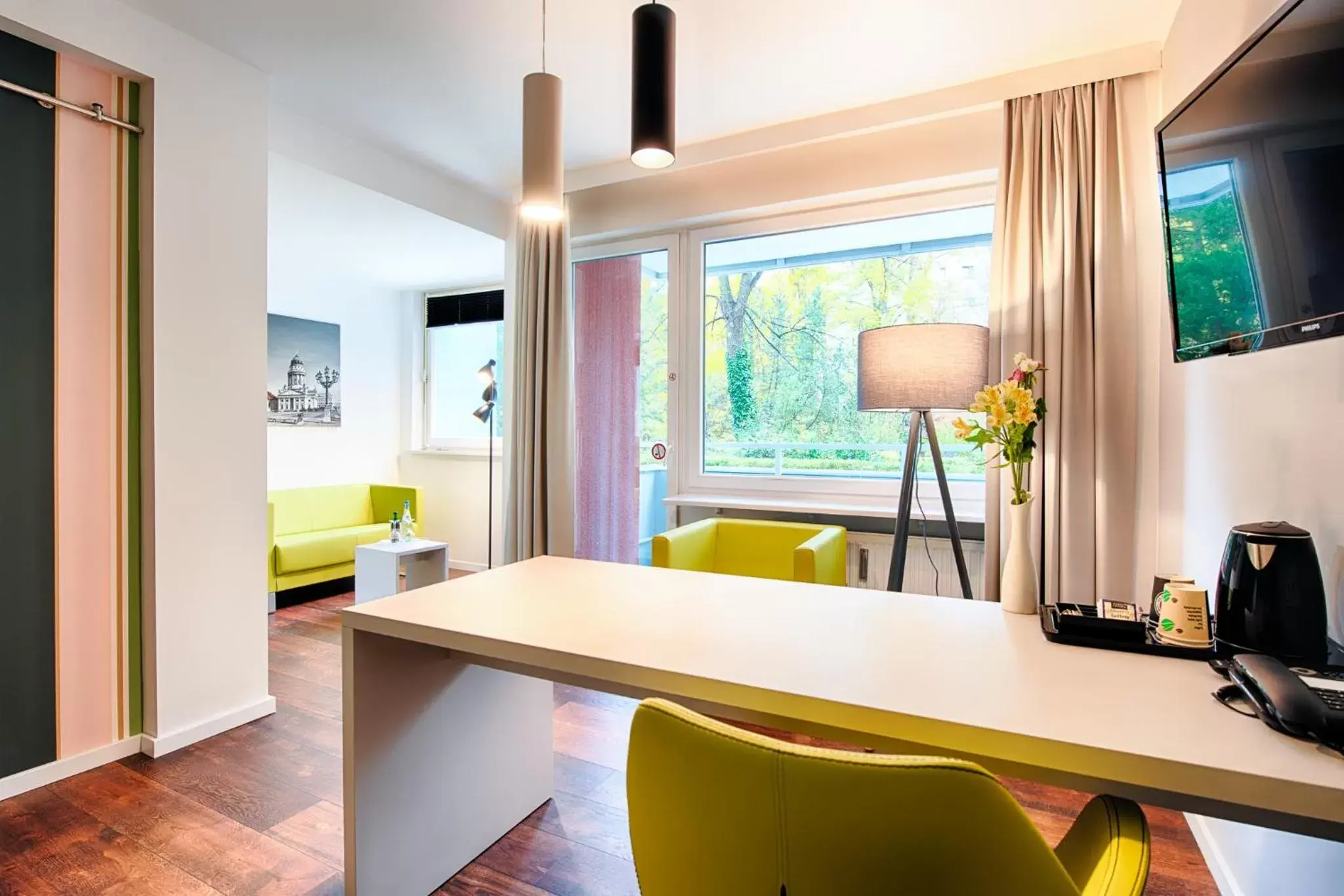 Seating area, Kitchen/Kitchenette in Hotel Carolinenhof