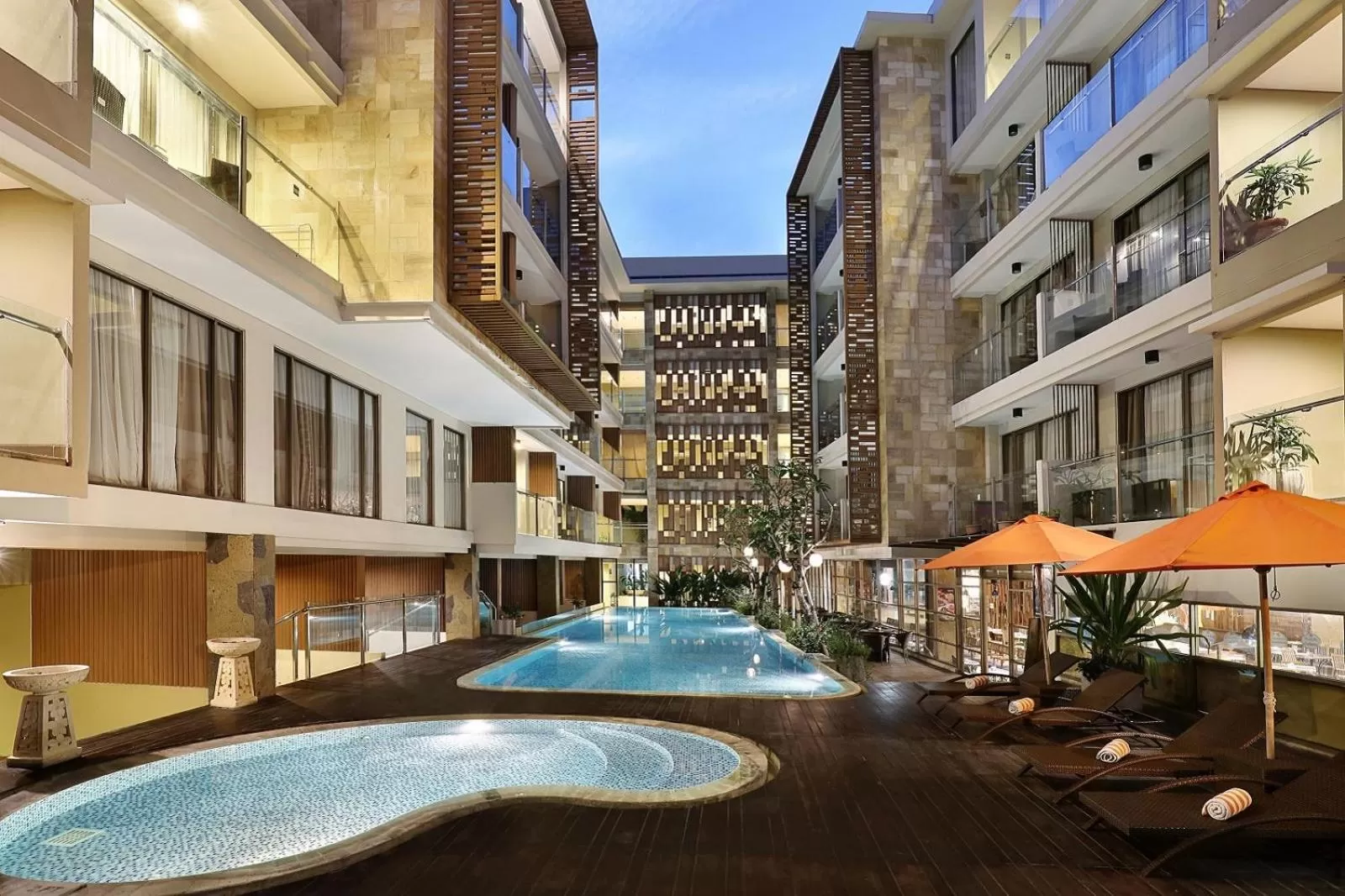 Swimming pool in Harper Kuta Hotel by ASTON