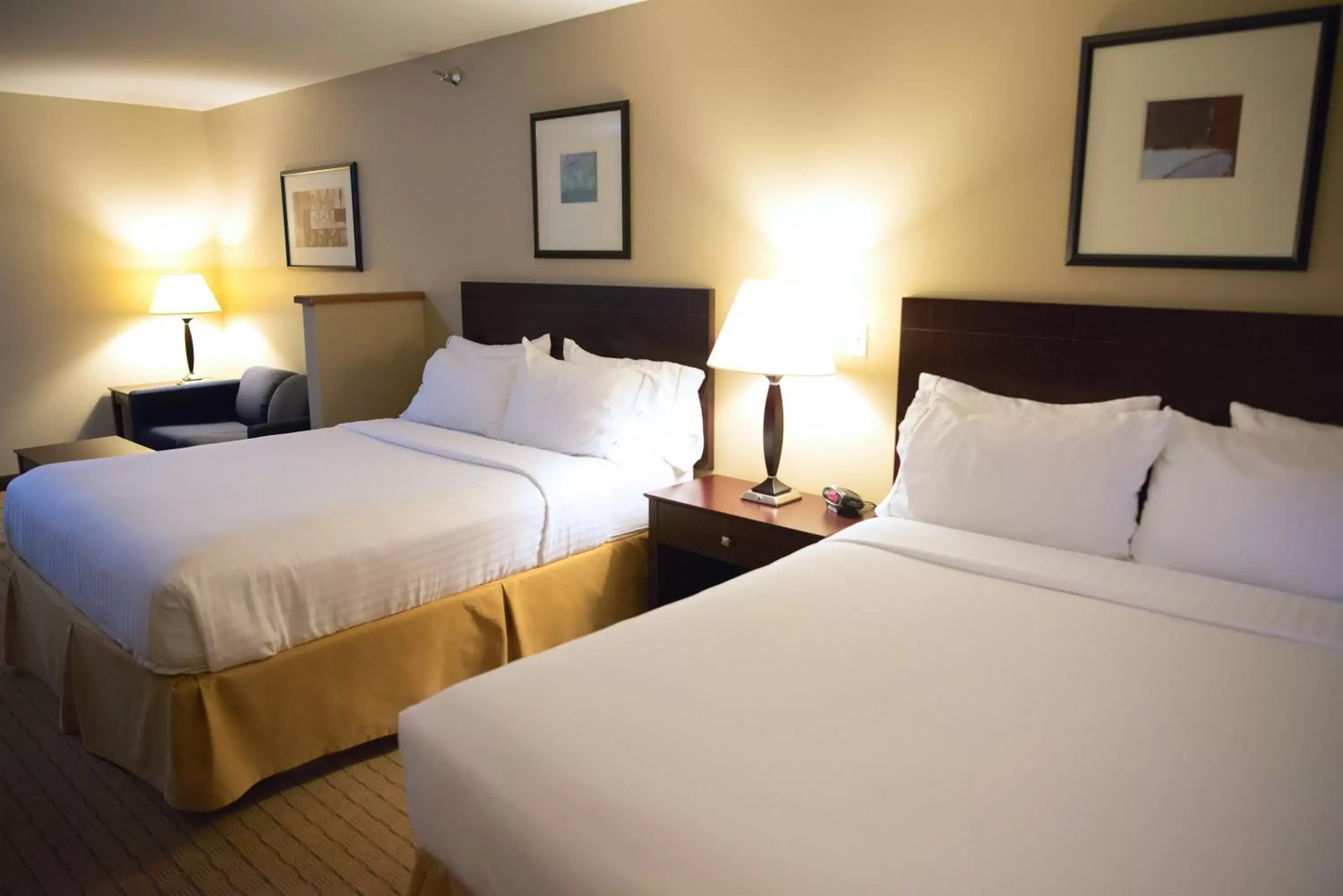 Double room with Two Double Beds - Disability Access Hearing Accessible in Holiday Inn Express Devils Lake, an IHG Hotel Double room with Two Double Beds - Disability Access Hearing Accessible in Holiday Inn Express Devils Lake, an IHG Hotel