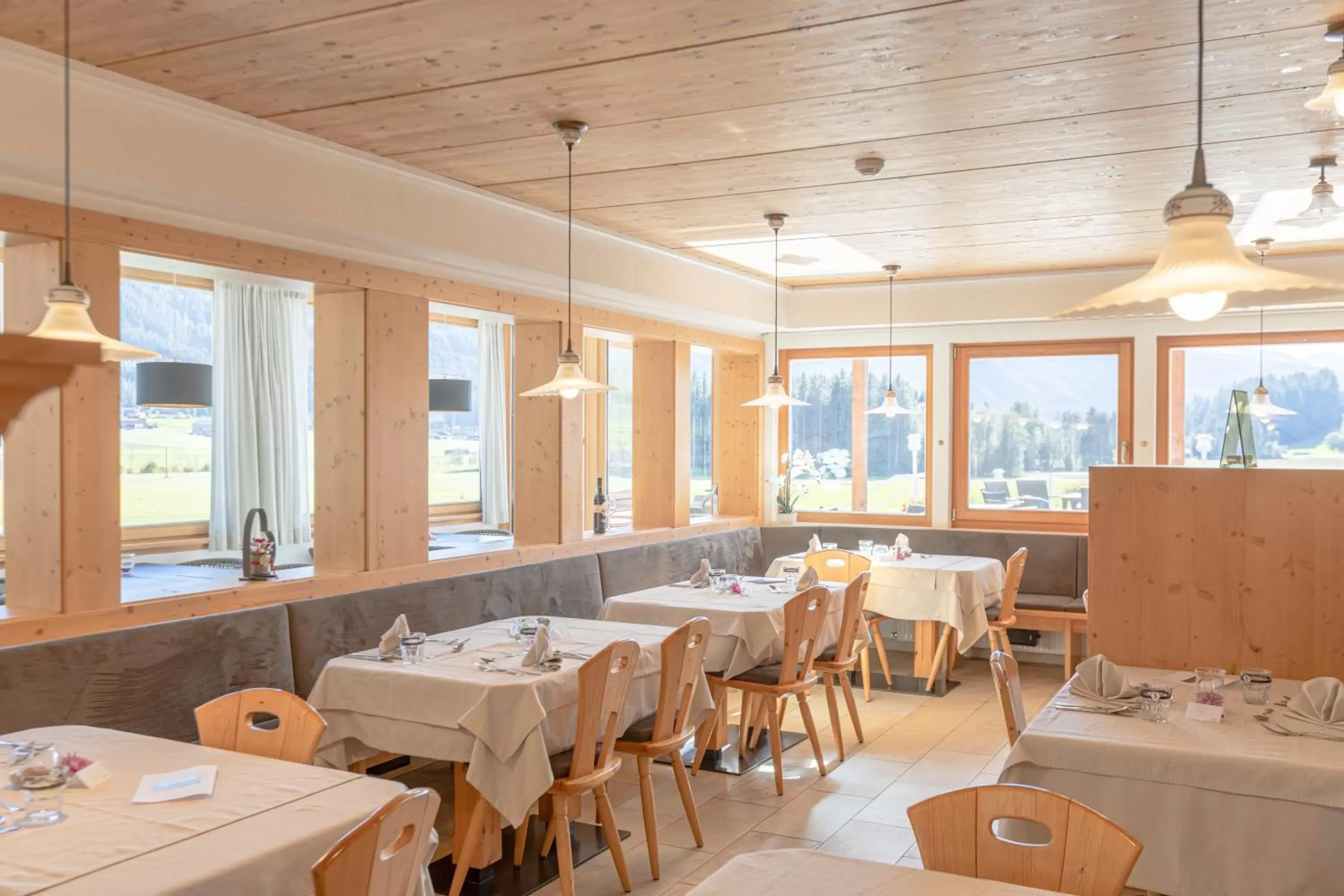 Restaurant/Places to Eat in Hotel Tyrol