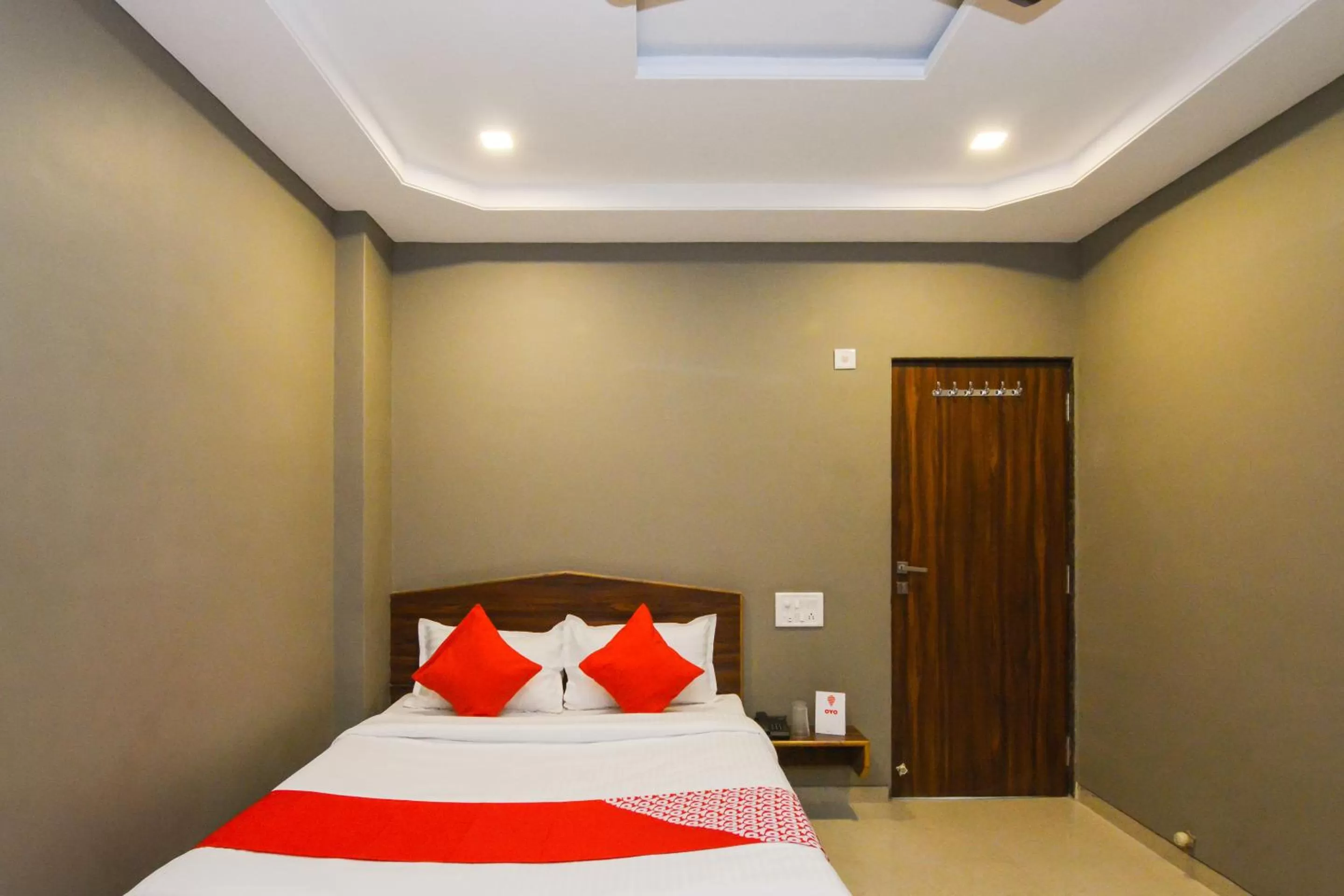 Photo of the whole room, Bed in Sukrangu Palace