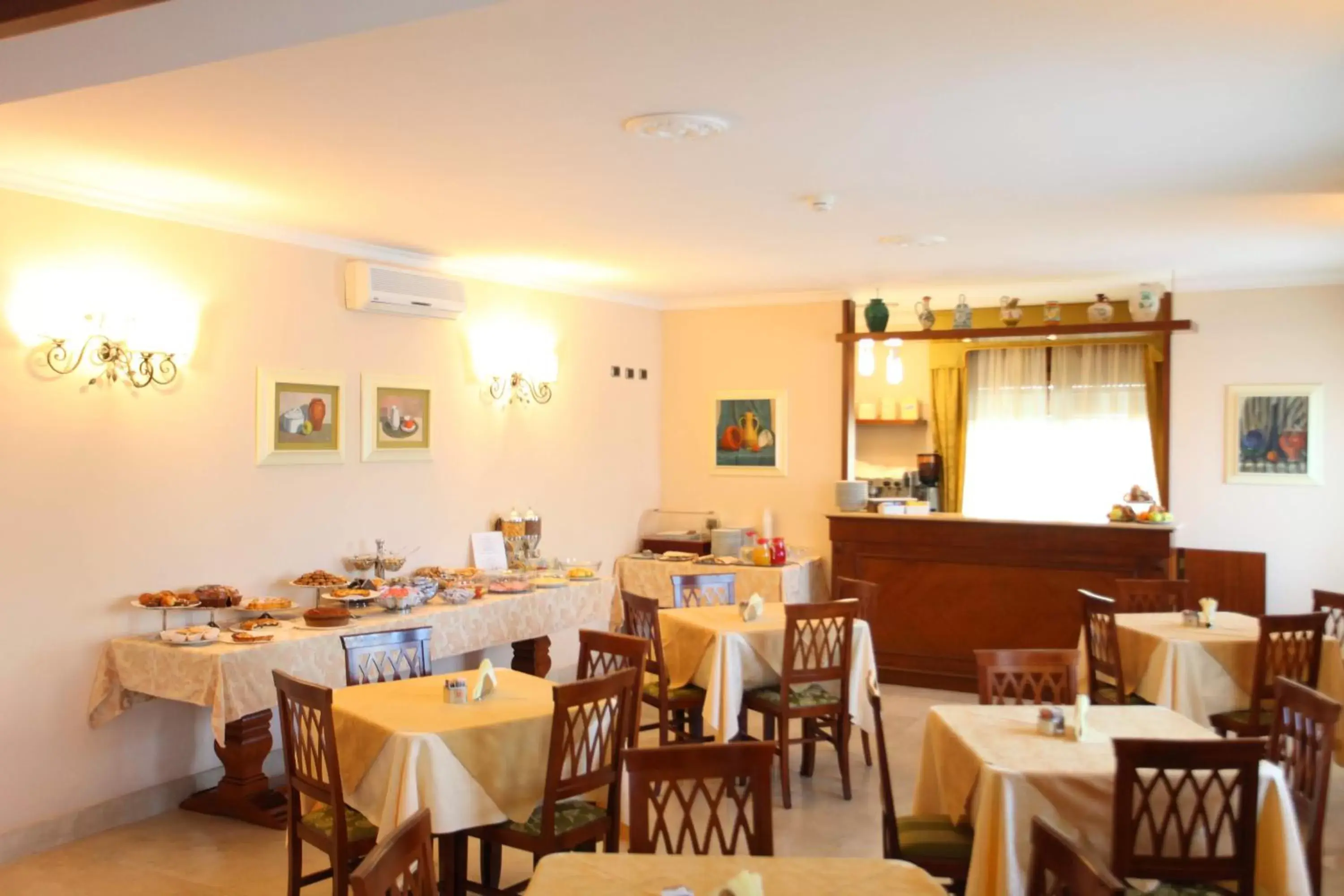 Restaurant/Places to Eat in Altea Suites