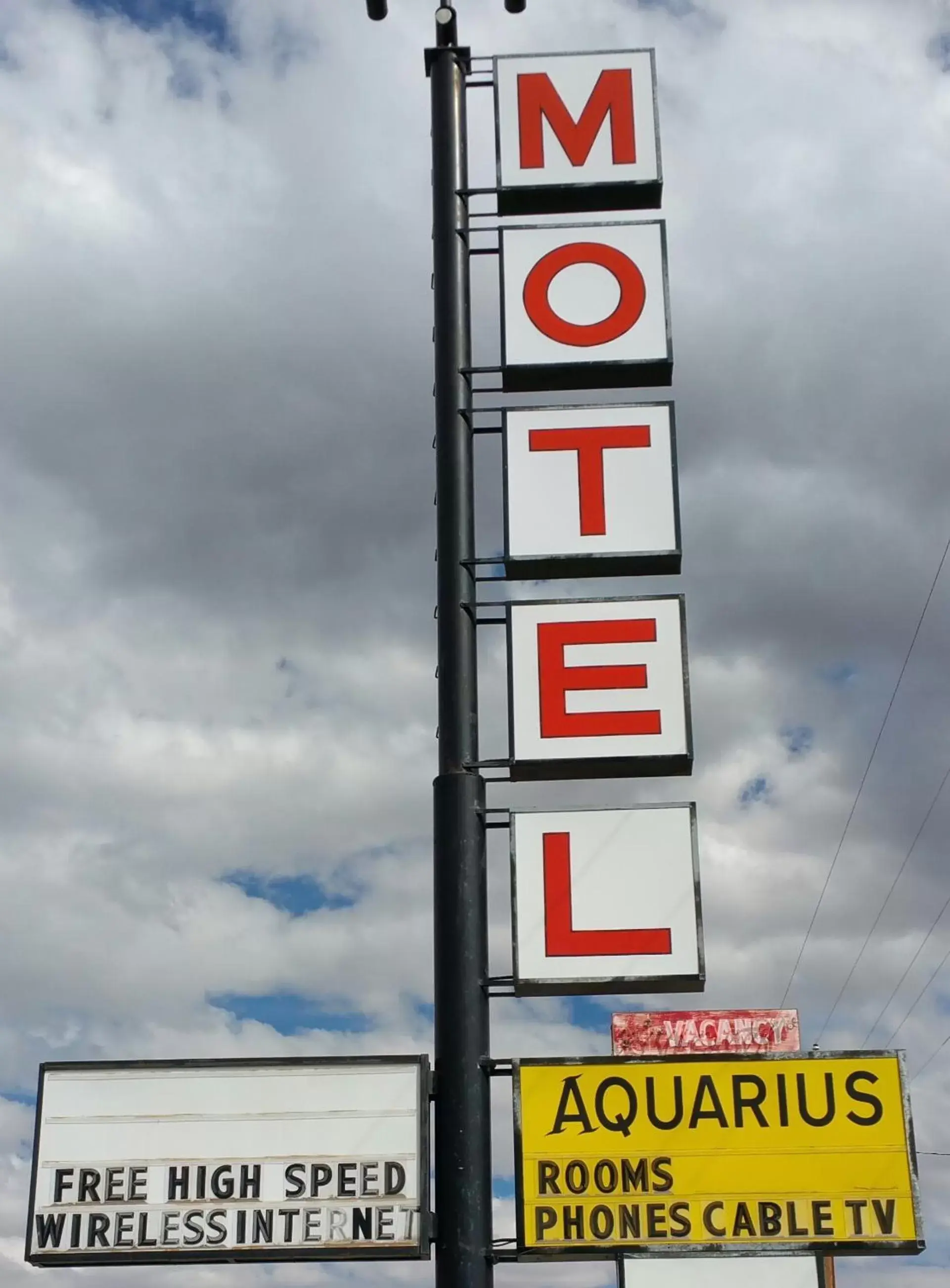 Spring, Property Logo/Sign in Aquarius Inn