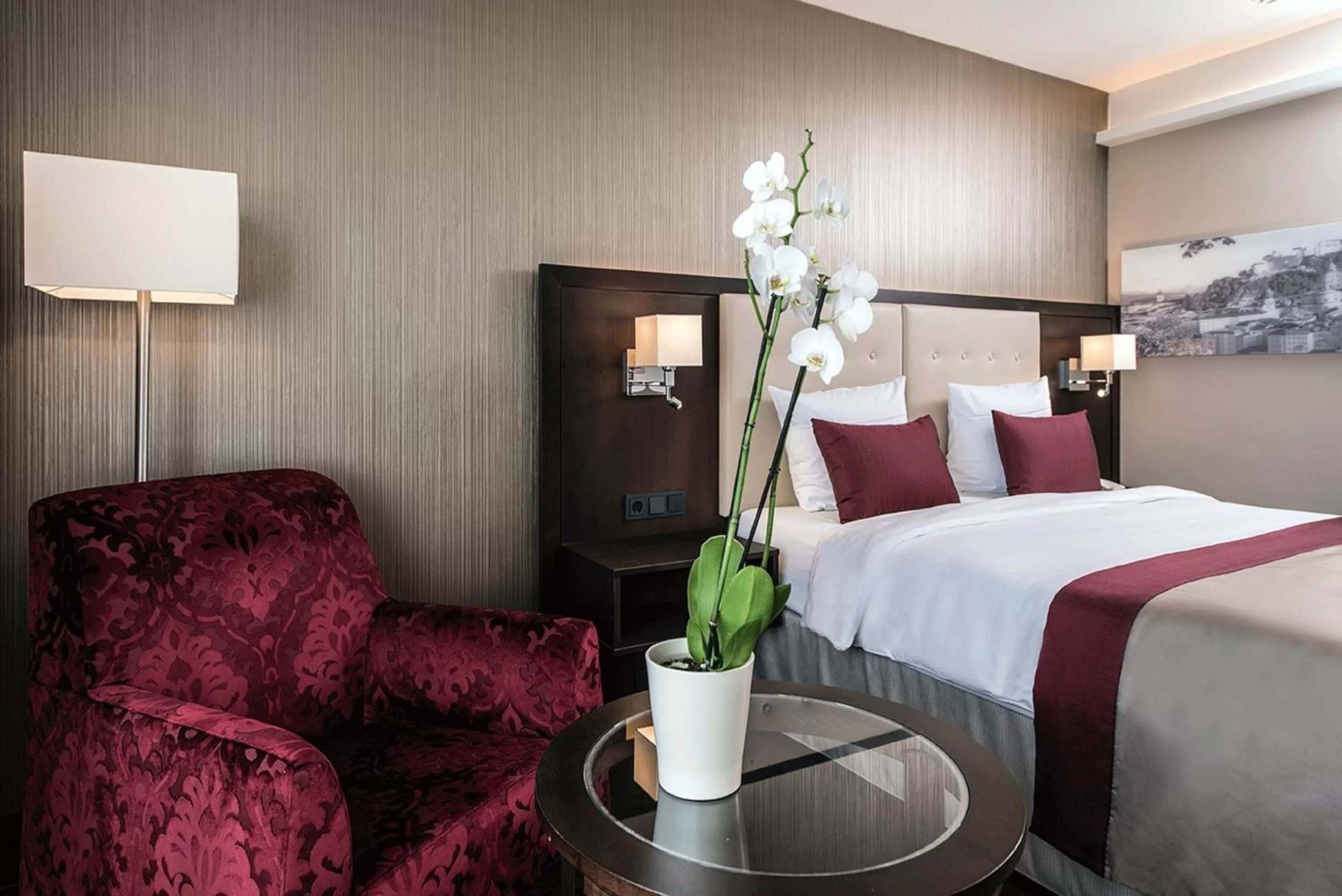 Photo of the whole room, Bed in Wyndham Grand Salzburg Conference Centre