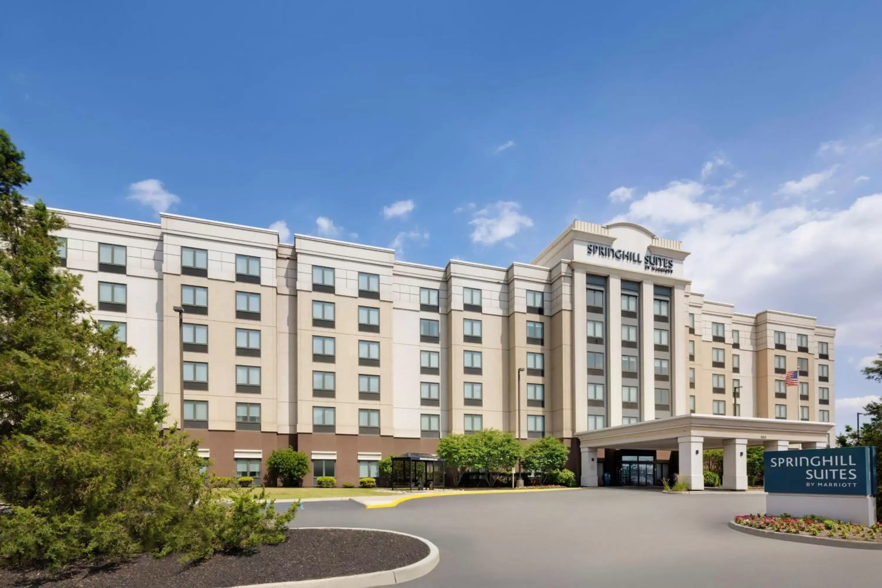 Property Building in SpringHill Suites by Marriott Newark International Airport