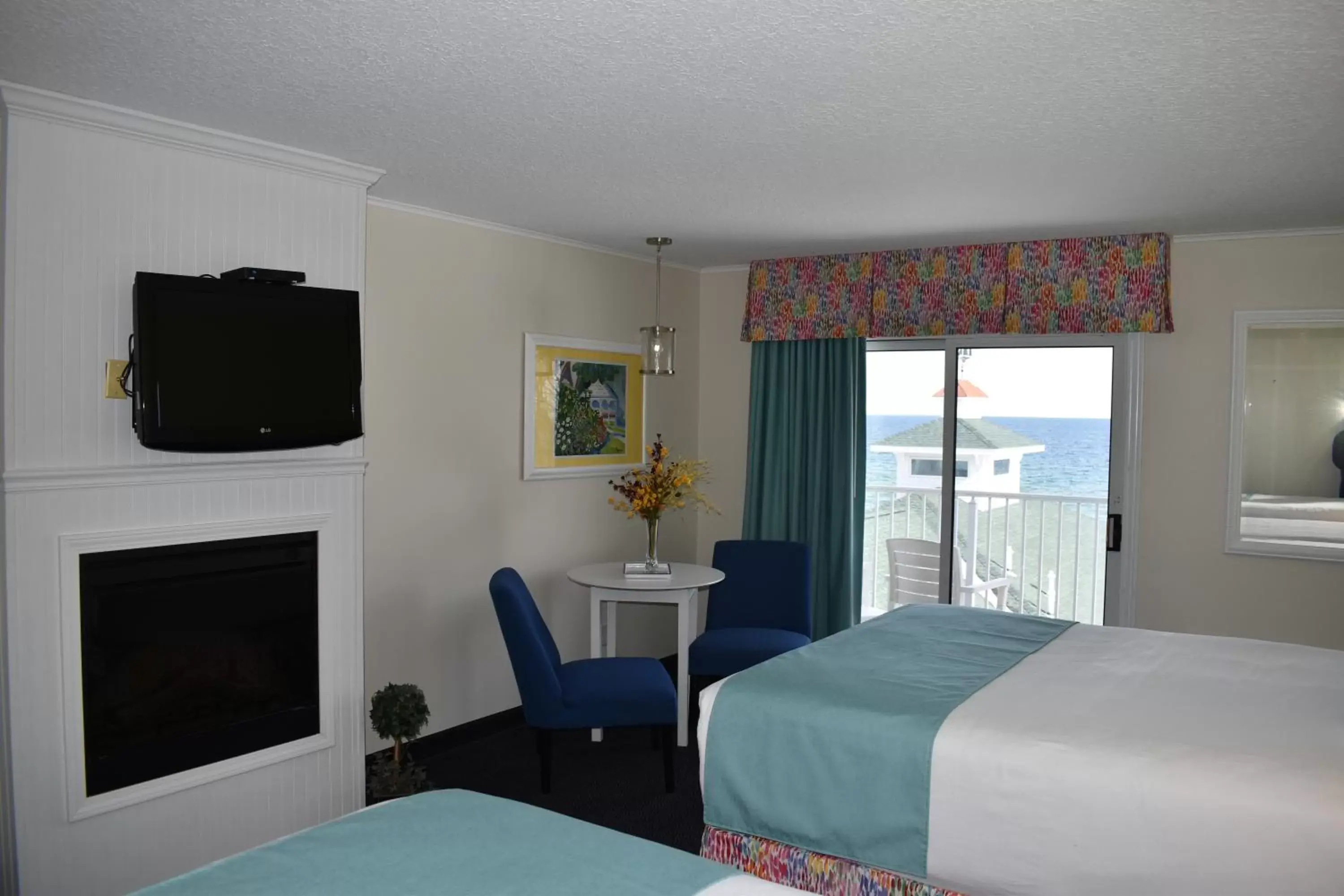 Bed in Breakers Resort - Lakeside Bed in Breakers Resort - Lakeside
