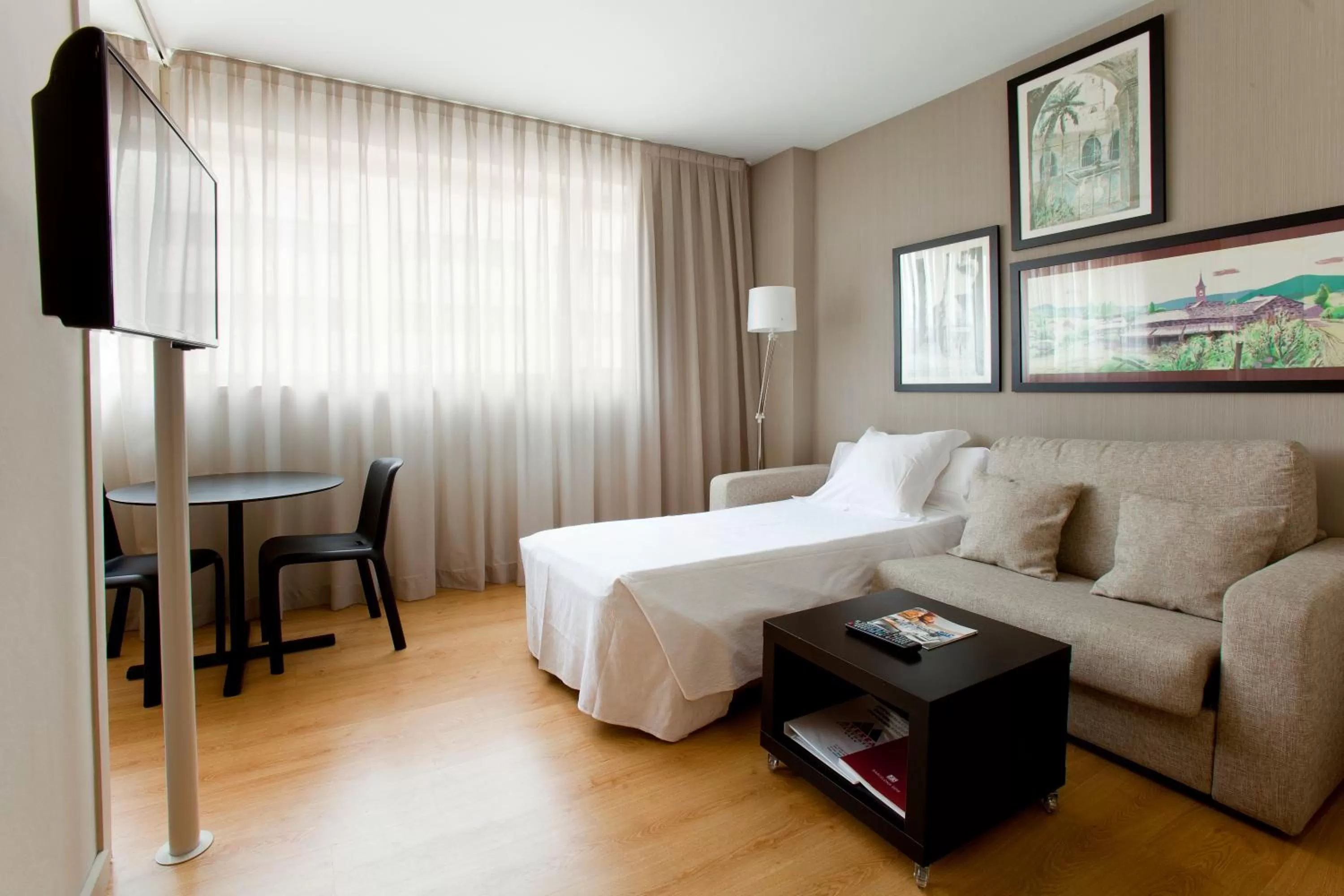 Living room, Bed in Aparthotel Atenea Barcelona