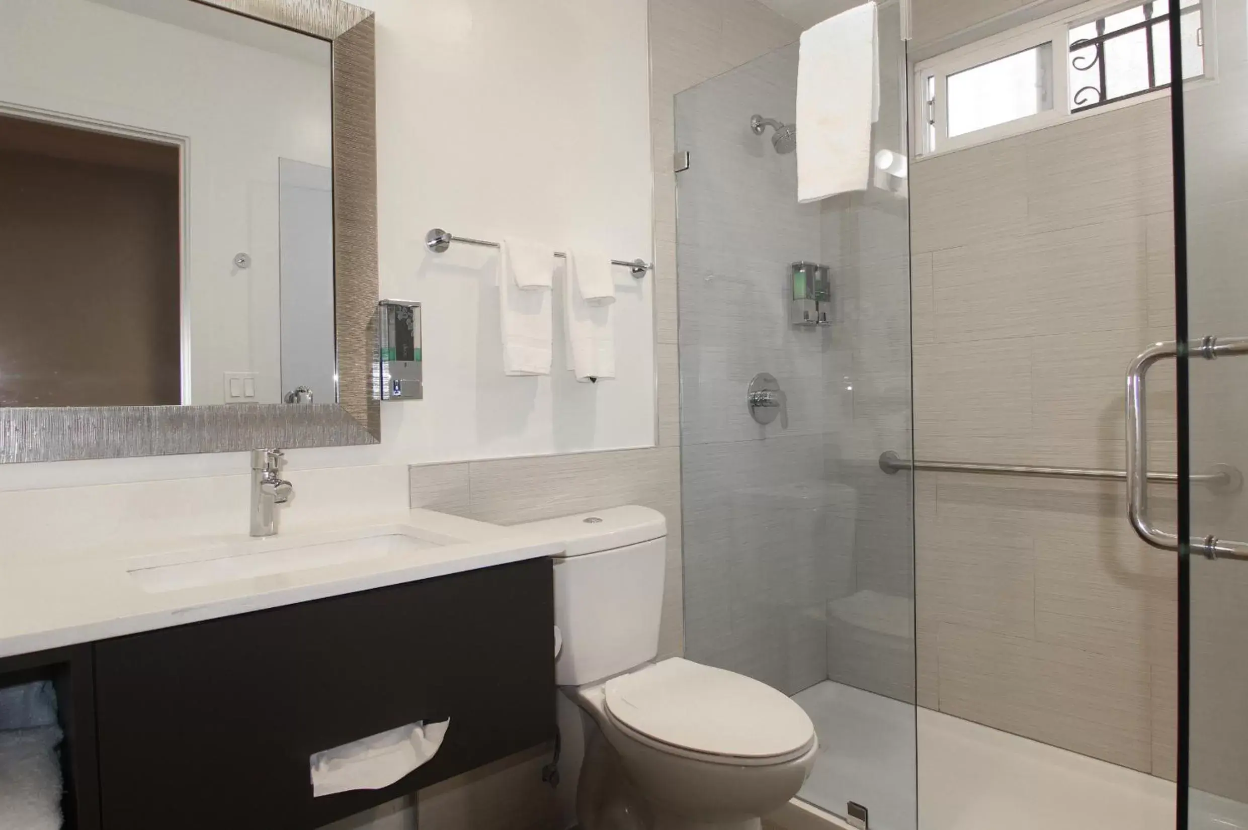 Shower, Bathroom in Hotel 414 Anaheim