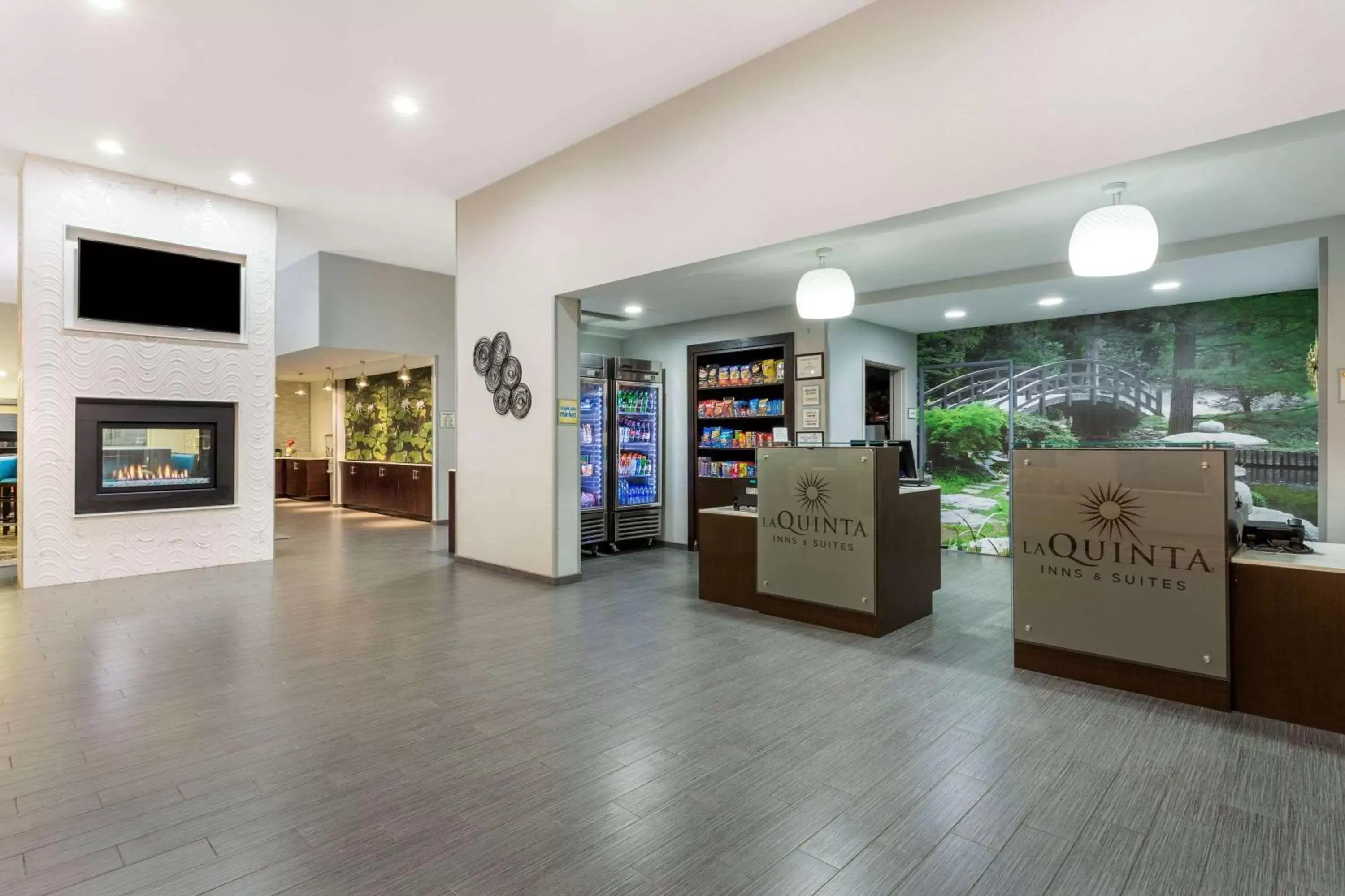 Lobby or reception in La Quinta by Wyndham Rockford Lobby or reception in La Quinta by Wyndham Rockford