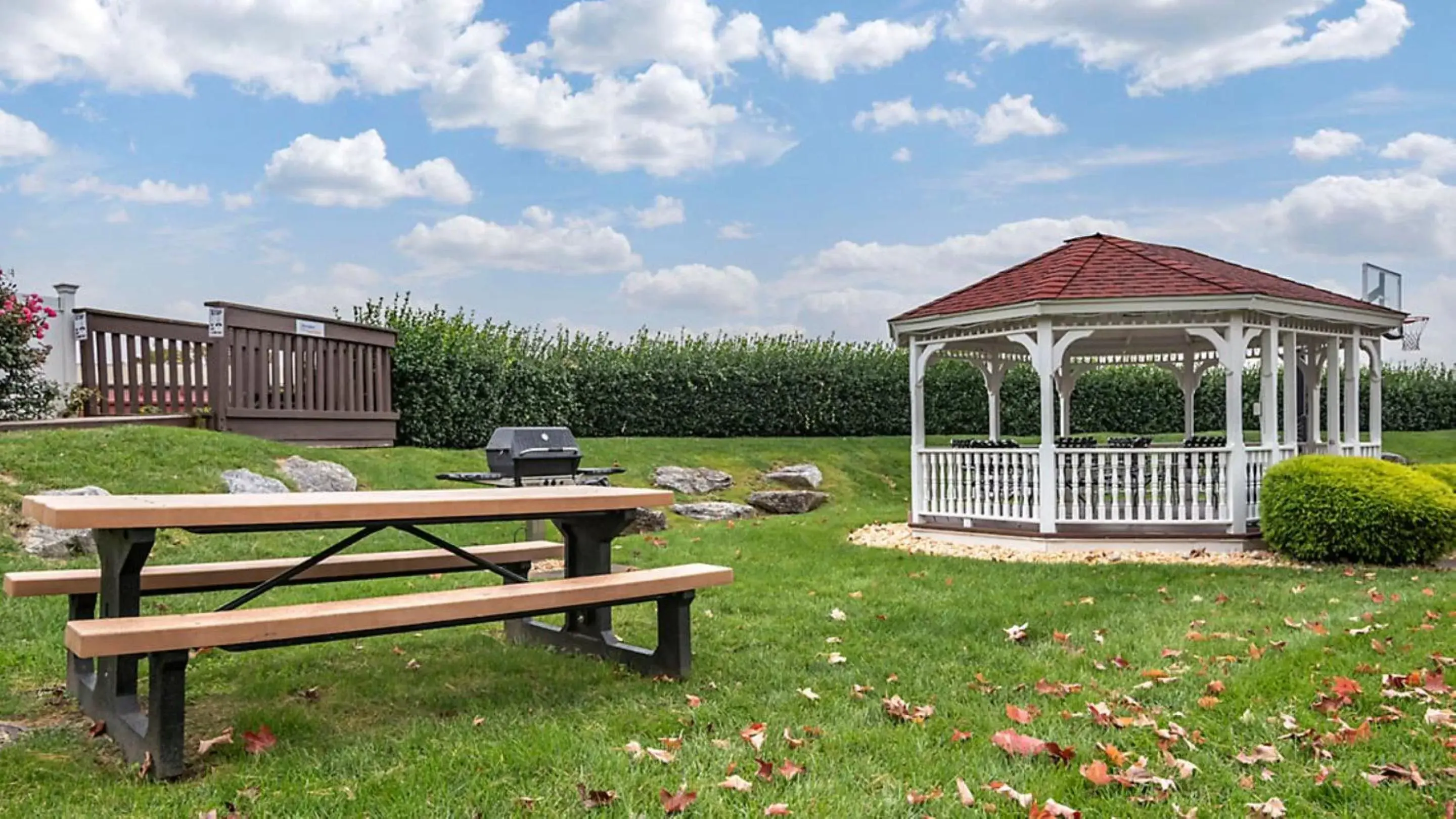 BBQ facilities, Garden in Bluegreen Vacations Suites at Hershey