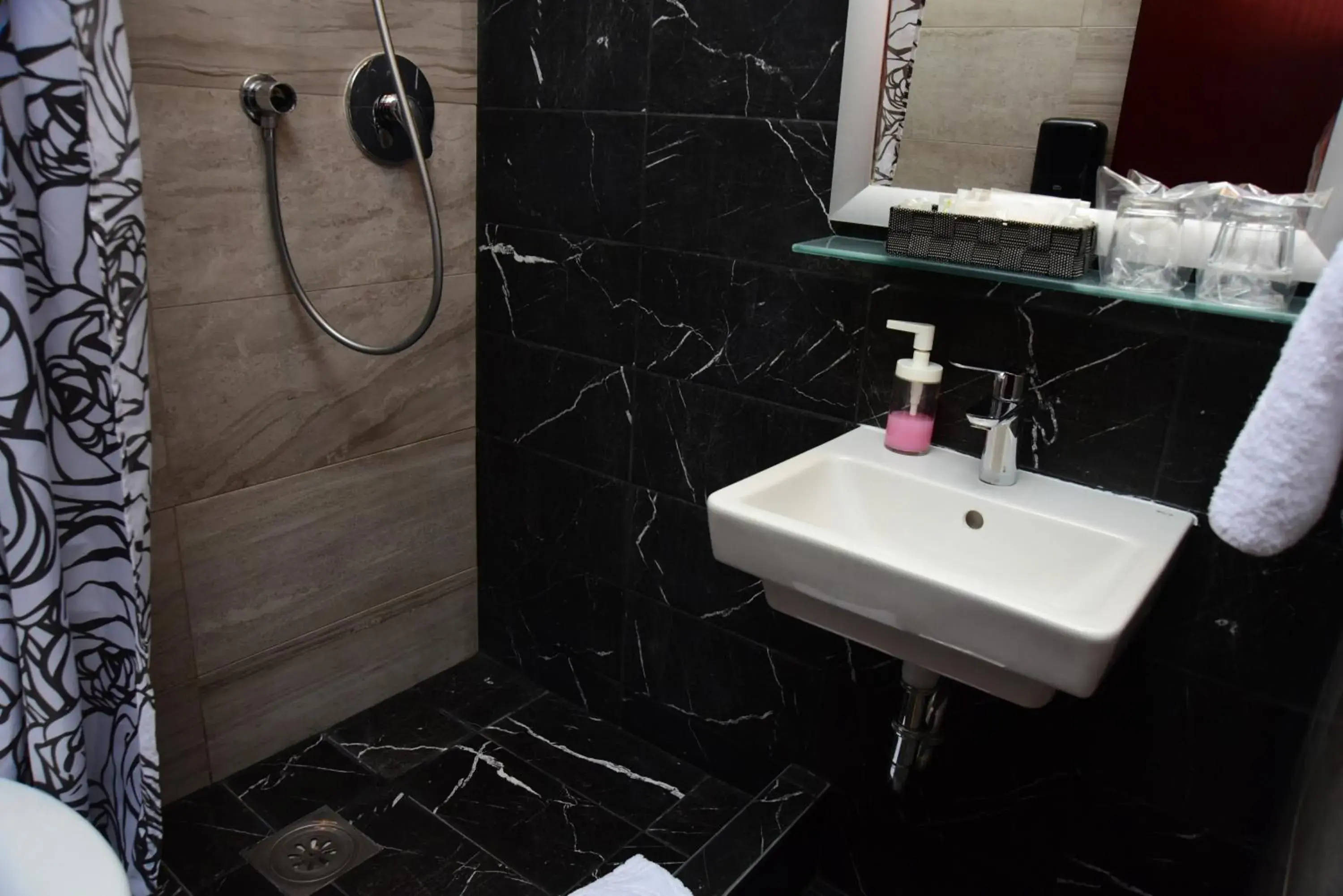 Shower, Bathroom in Hotel Meridijan16