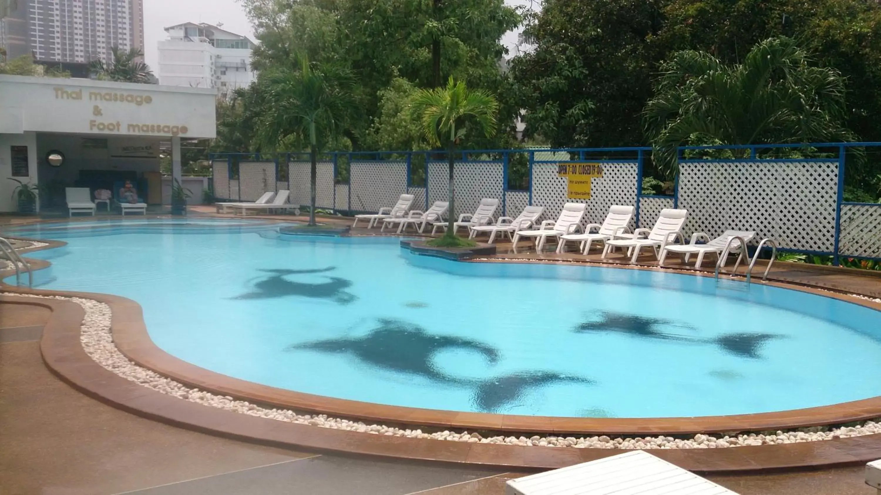 Swimming pool in The Camelot Hotel Pattaya Swimming pool in The Camelot Hotel Pattaya