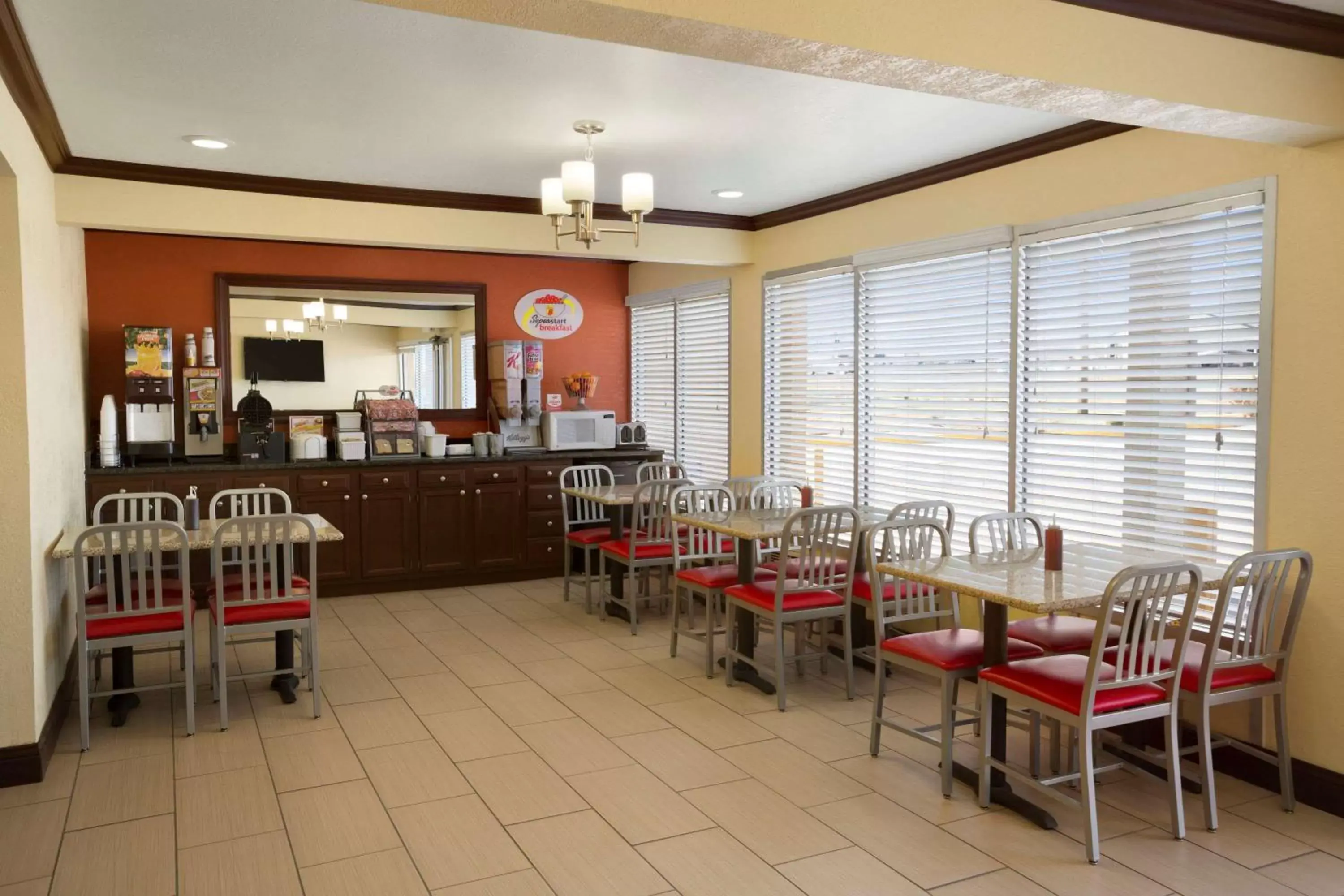 Restaurant/Places to Eat in Super 8 by Wyndham Woodward