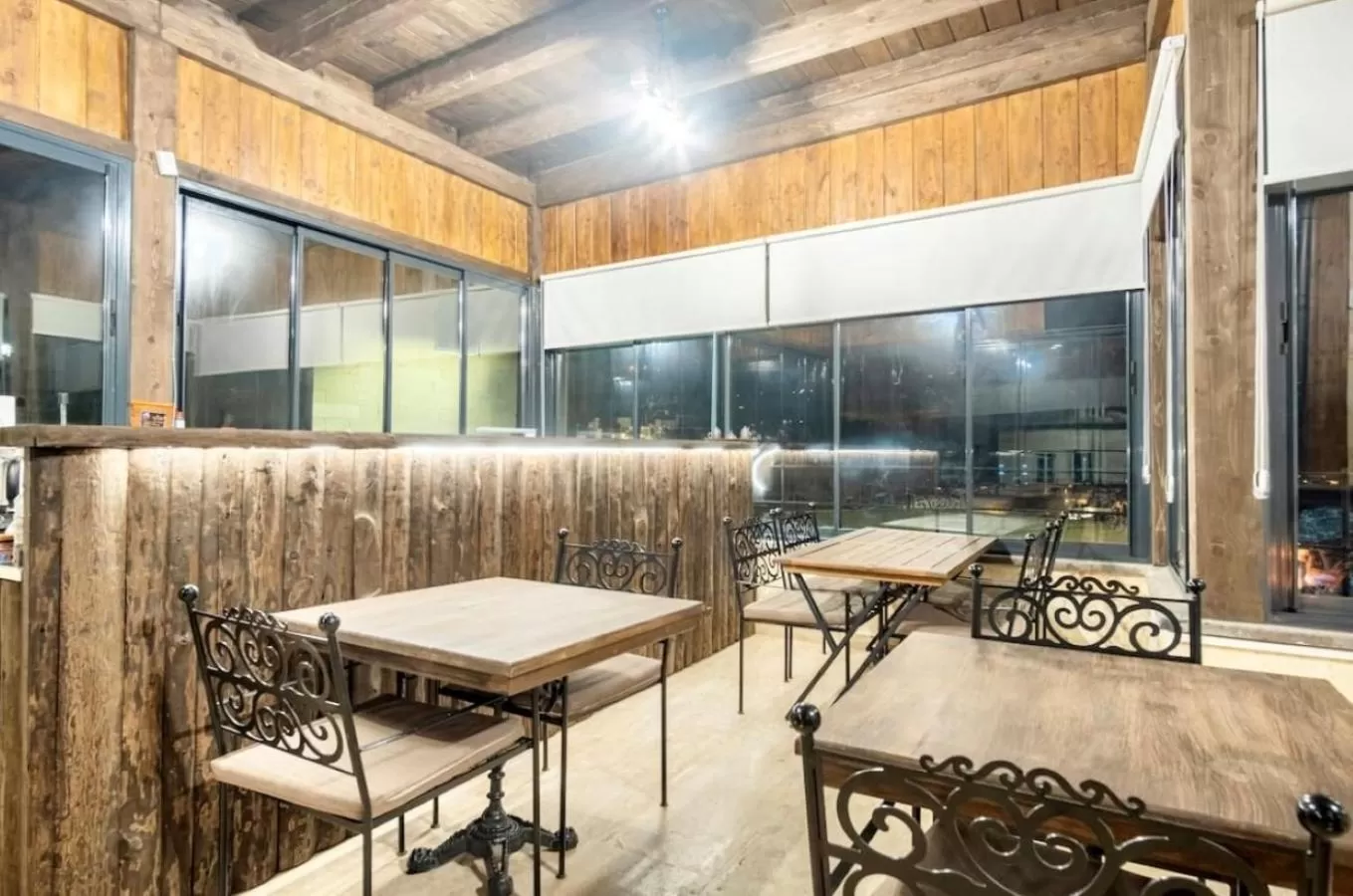 Restaurant/places to eat in Uzay Cave Suite Hotel