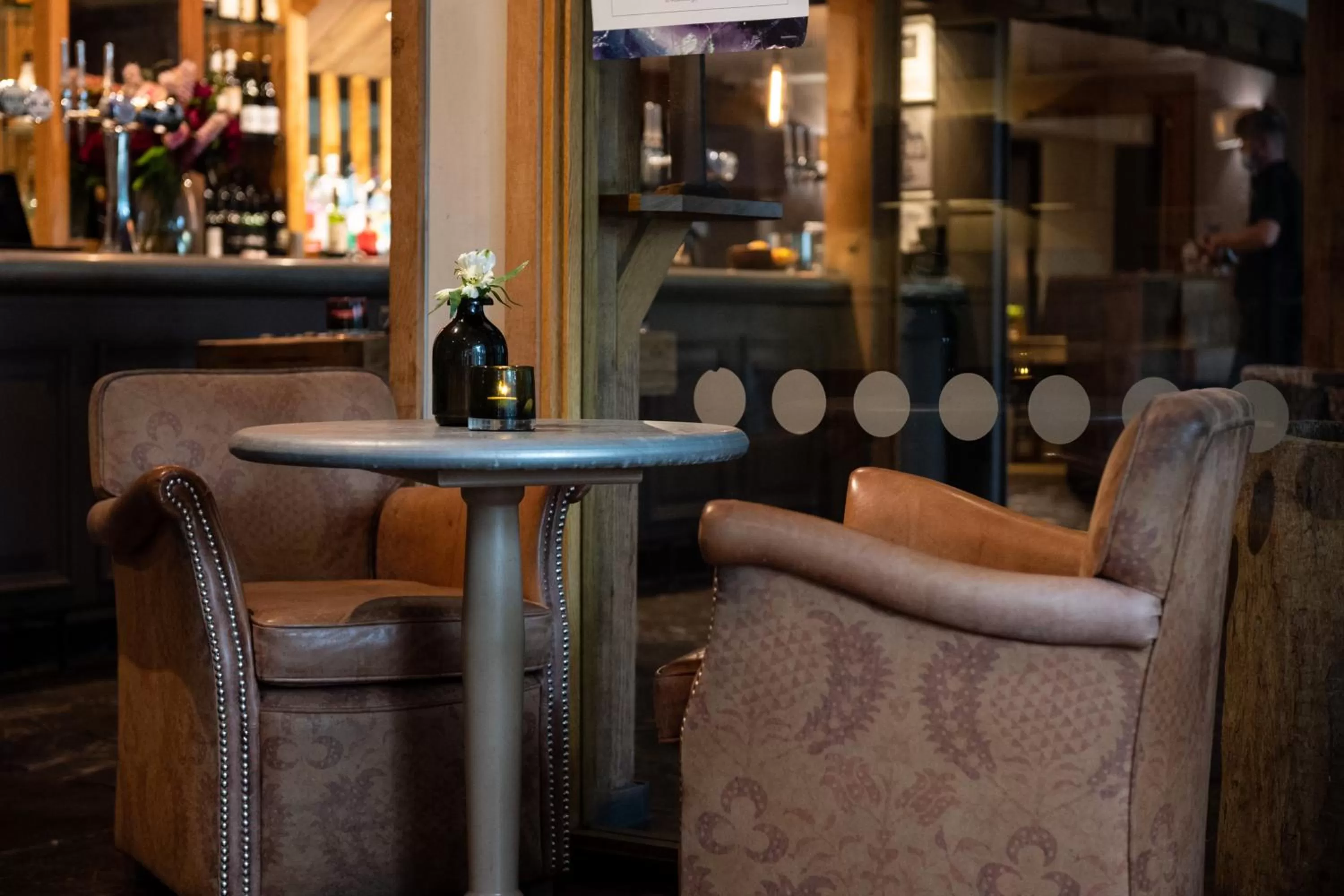 Restaurant/places to eat, Lounge/Bar in The Oatlands Chaser by Innkeeper's Collection