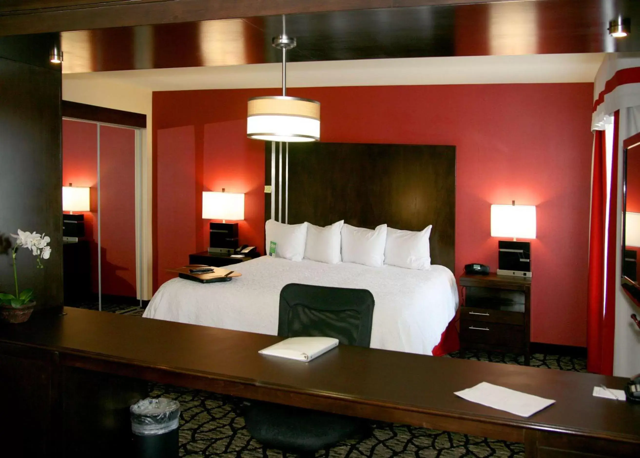 Bed in Hampton Inn & Suites Salt Lake City-University/Foothill Drive