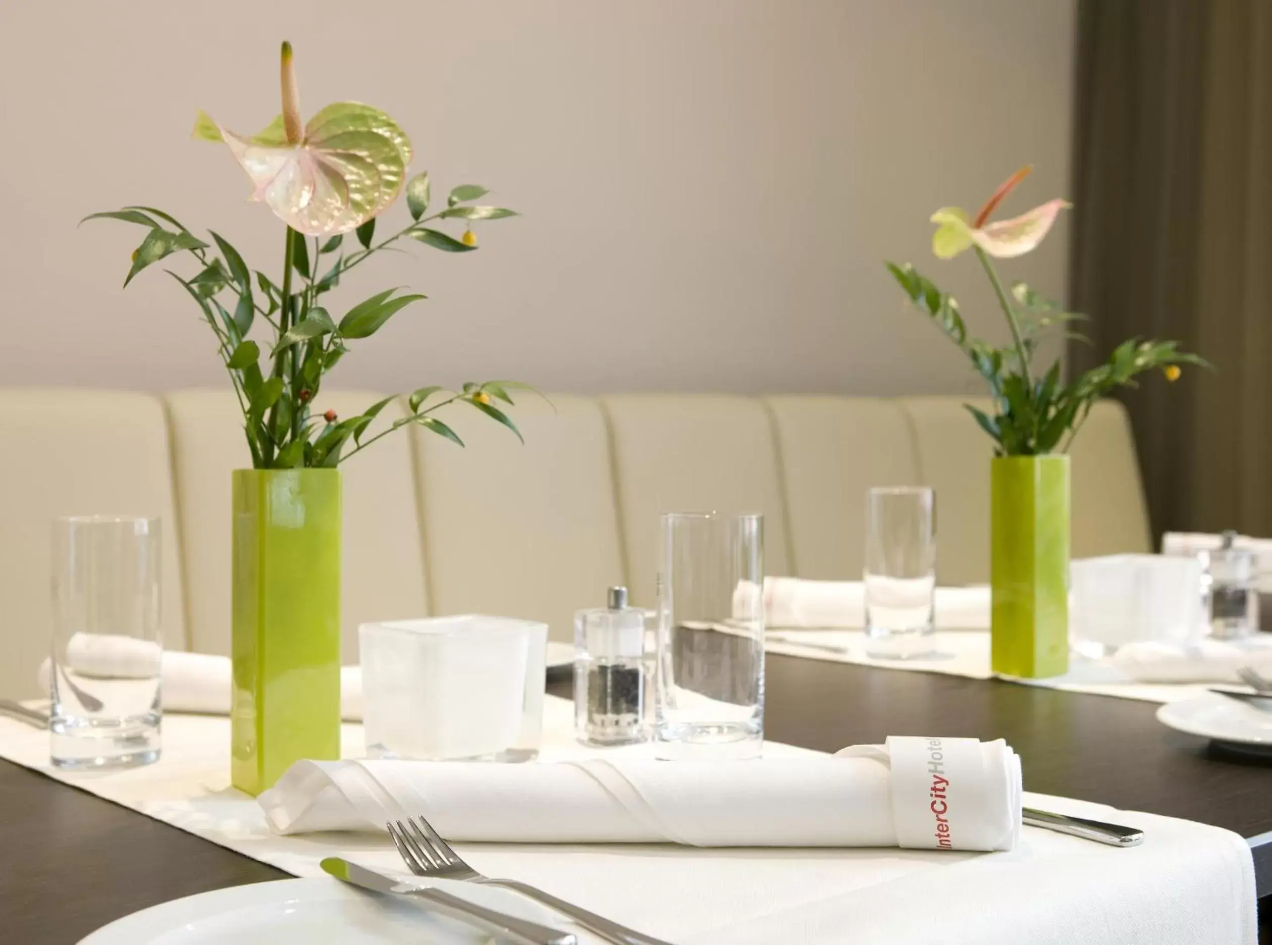 Restaurant/Places to Eat in IntercityHotel Essen