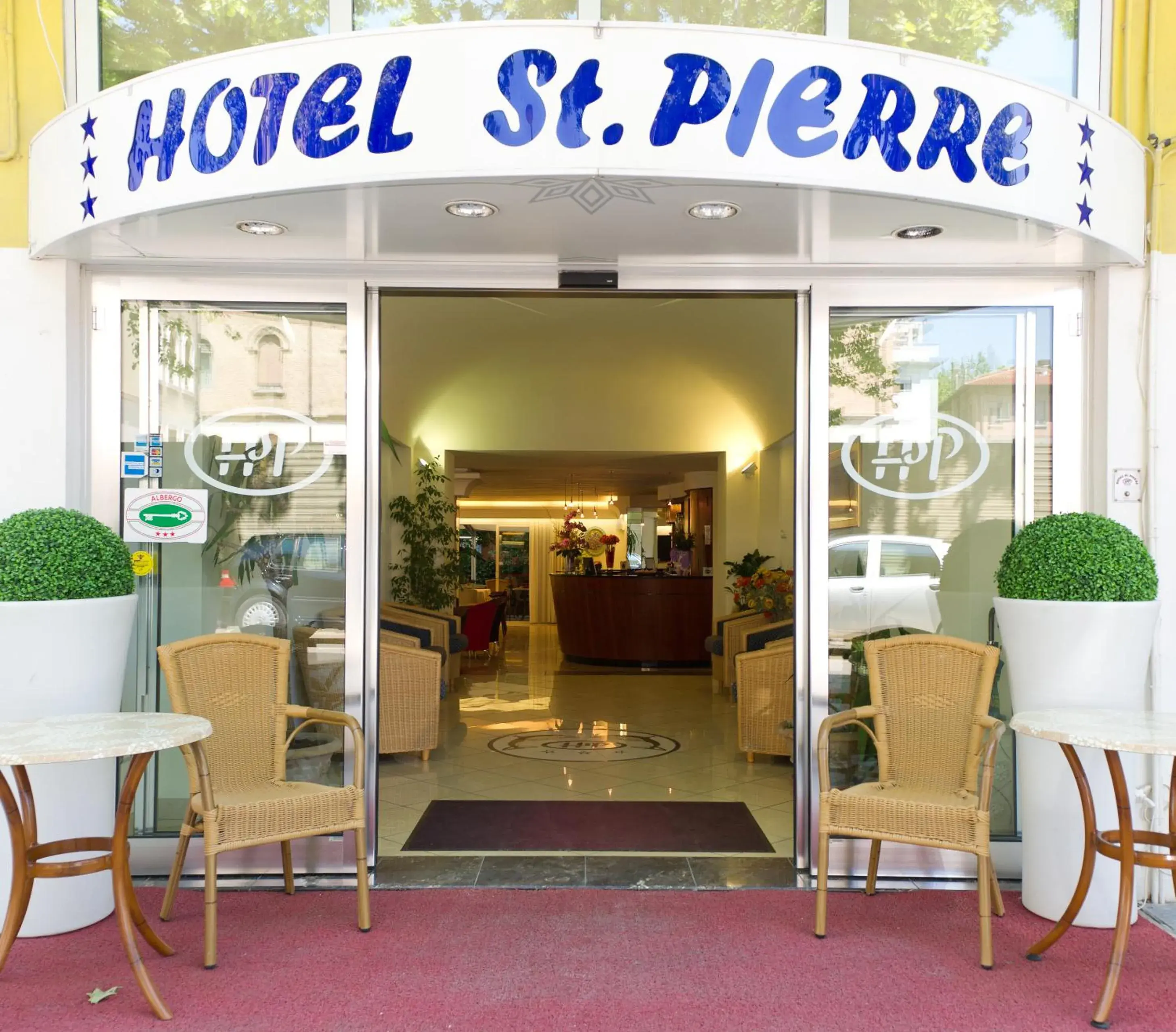 Facade/entrance in Hotel St Pierre