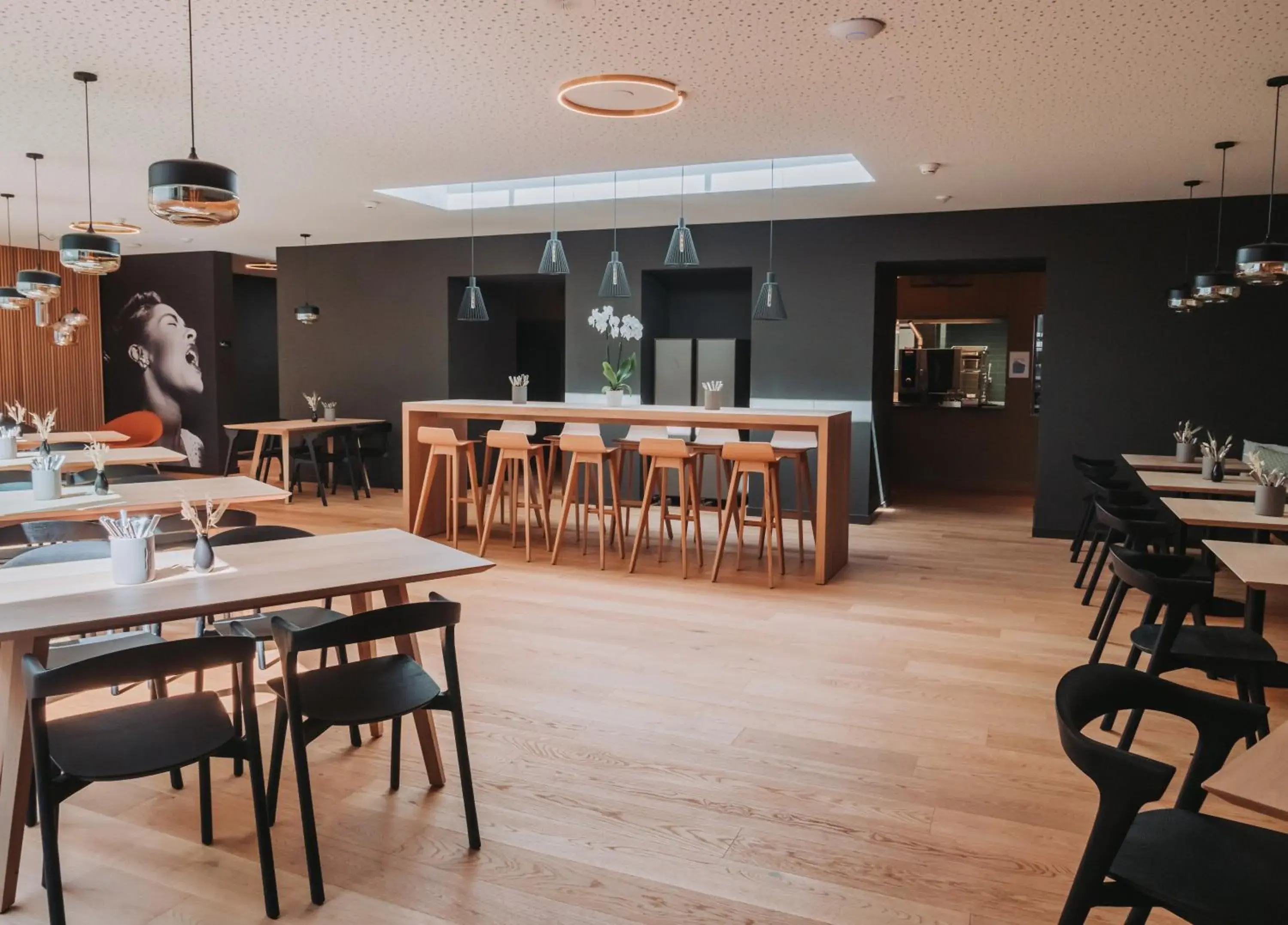 Restaurant/places to eat in Montreux Youth Hostel Restaurant/places to eat in Montreux Youth Hostel