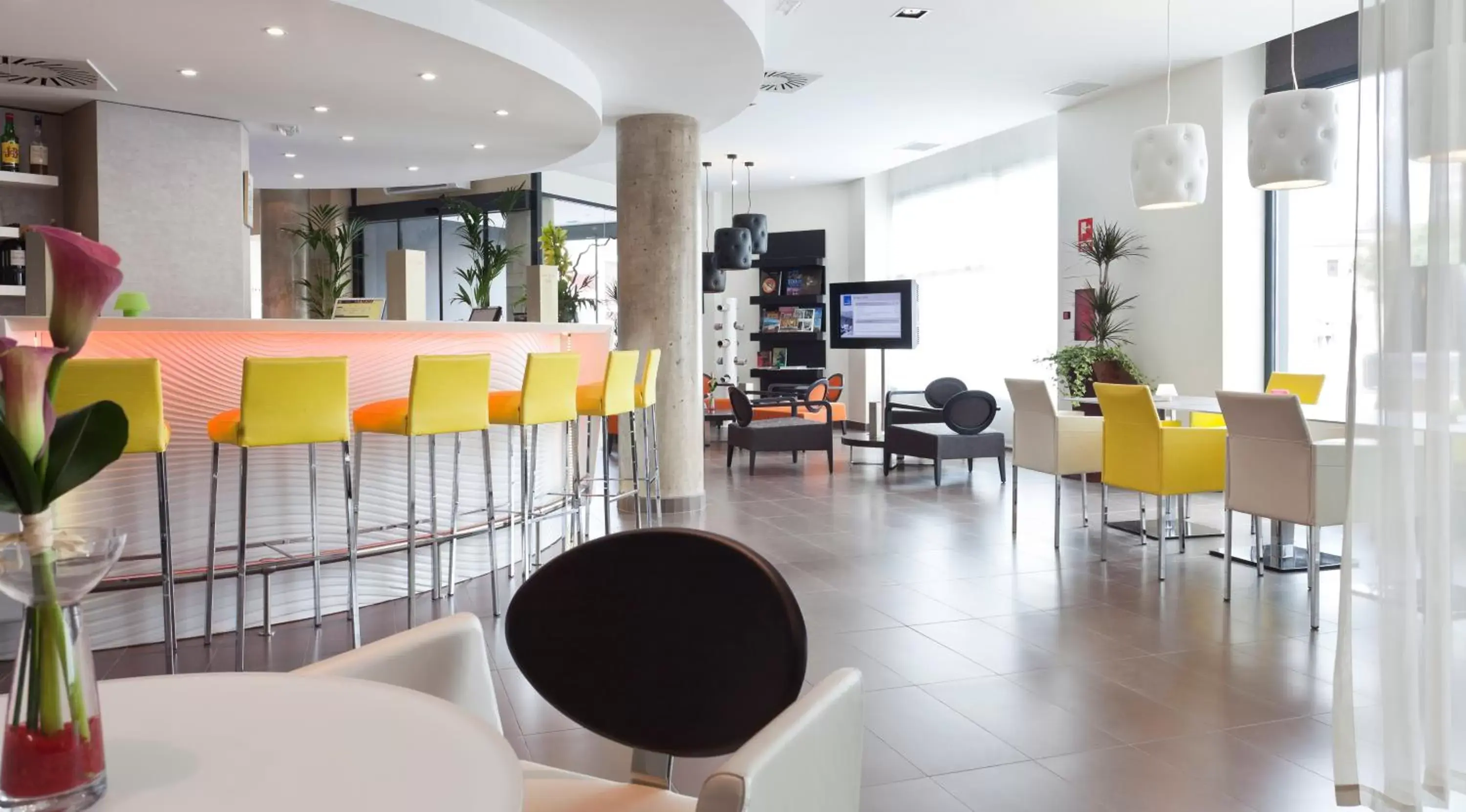 Lobby or reception, Restaurant/Places to Eat in Novotel Suites Malaga Centro