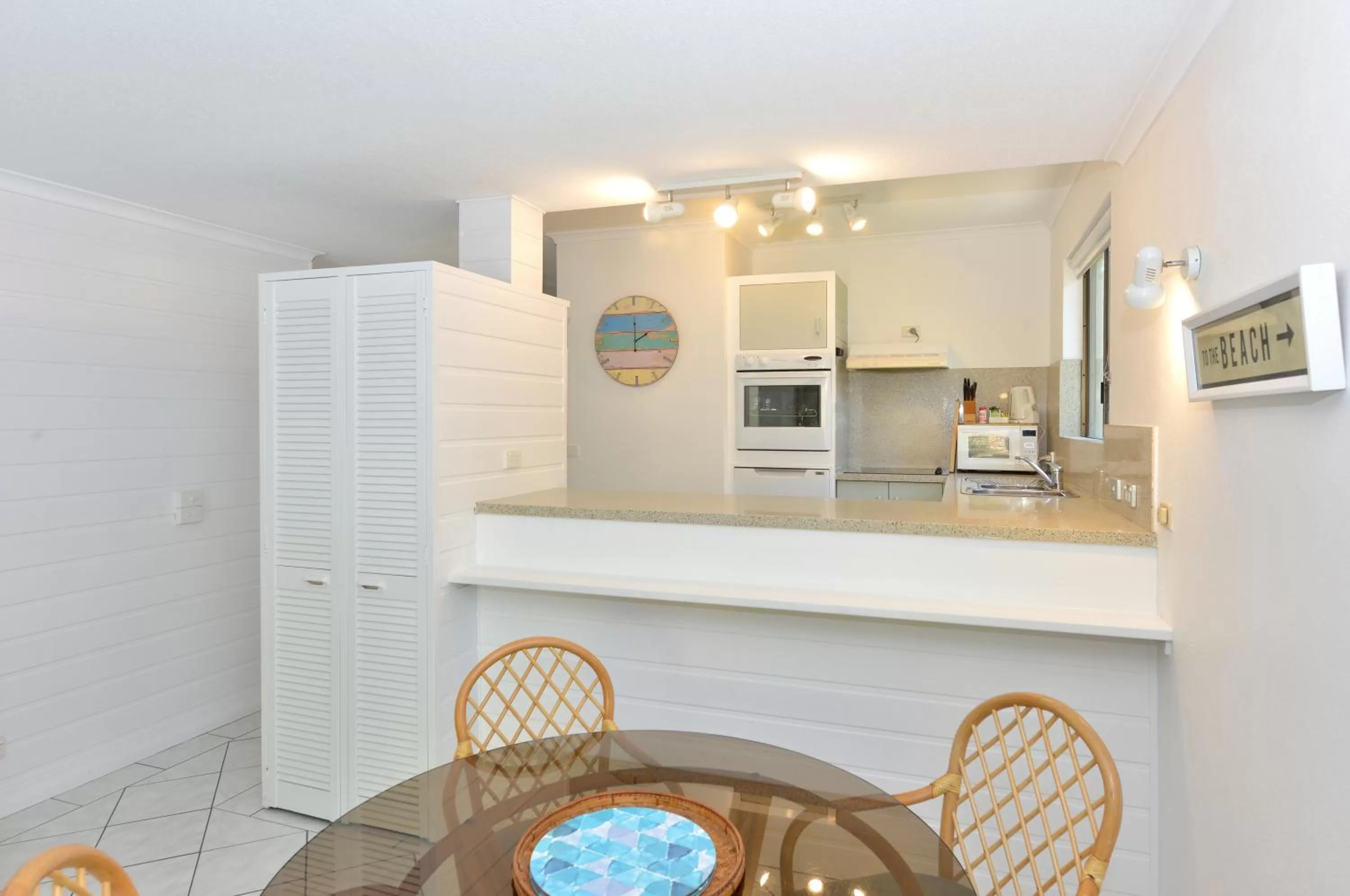 Kitchen or kitchenette in Driftwood Mantaray - Official Onsite Reception and Check In