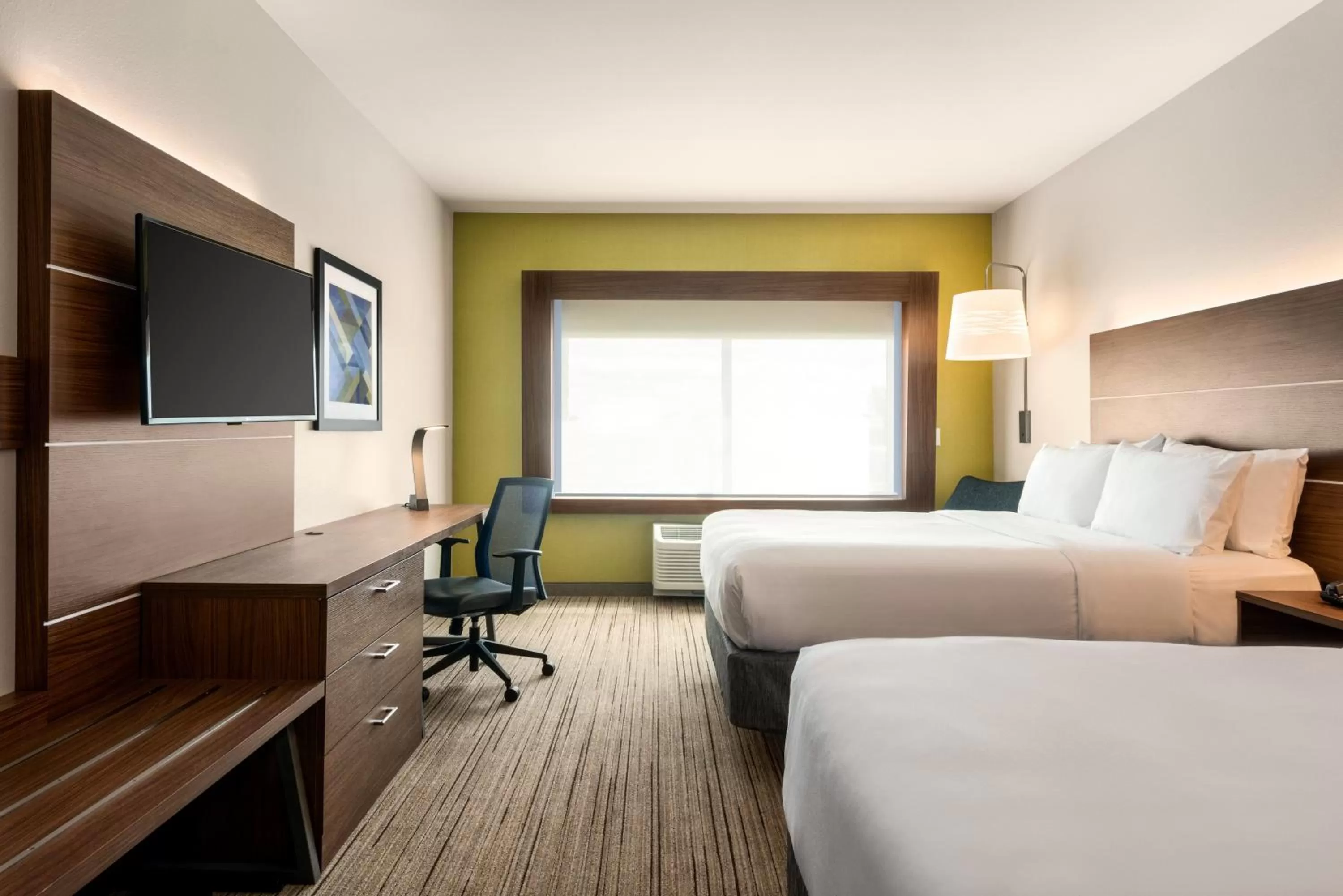 Photo of the whole room, Bed in Holiday Inn Express & Suites - West Des Moines - Jordan Creek by IHG