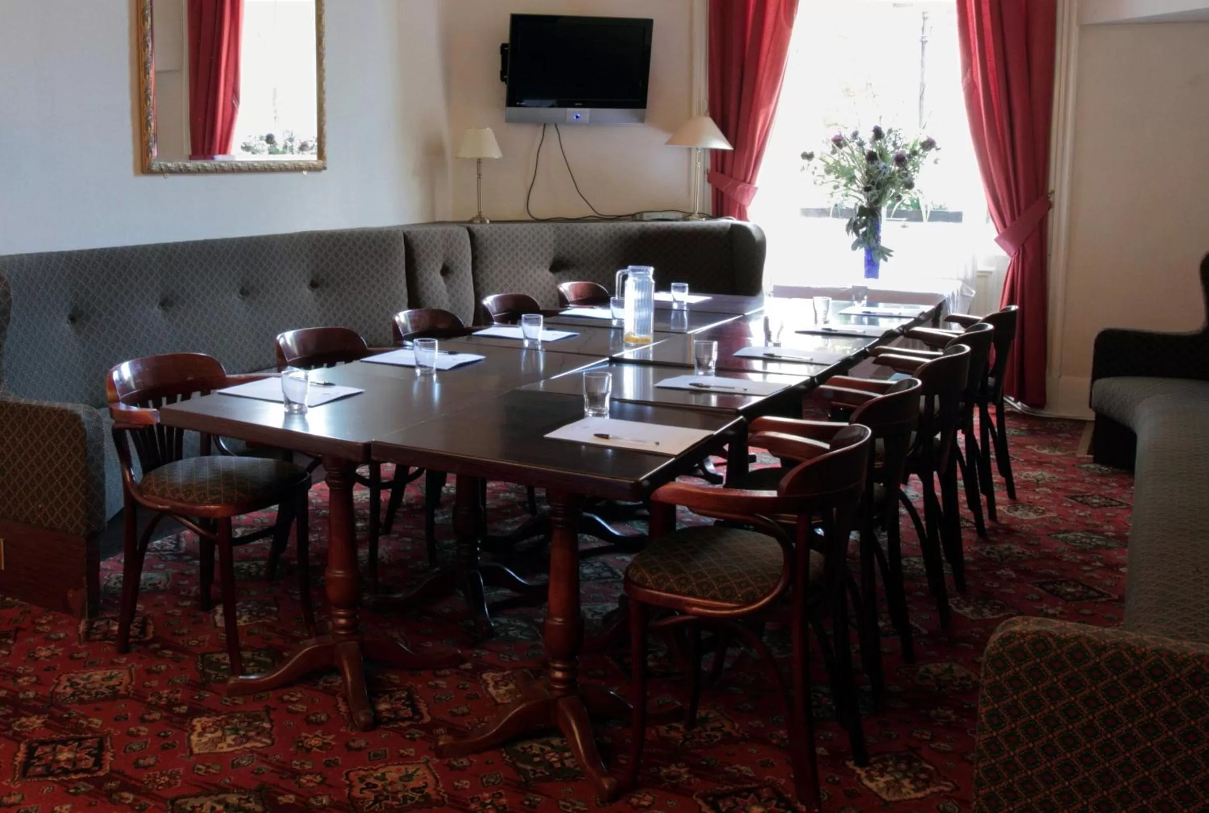 Food and drinks in Thistle Hotel