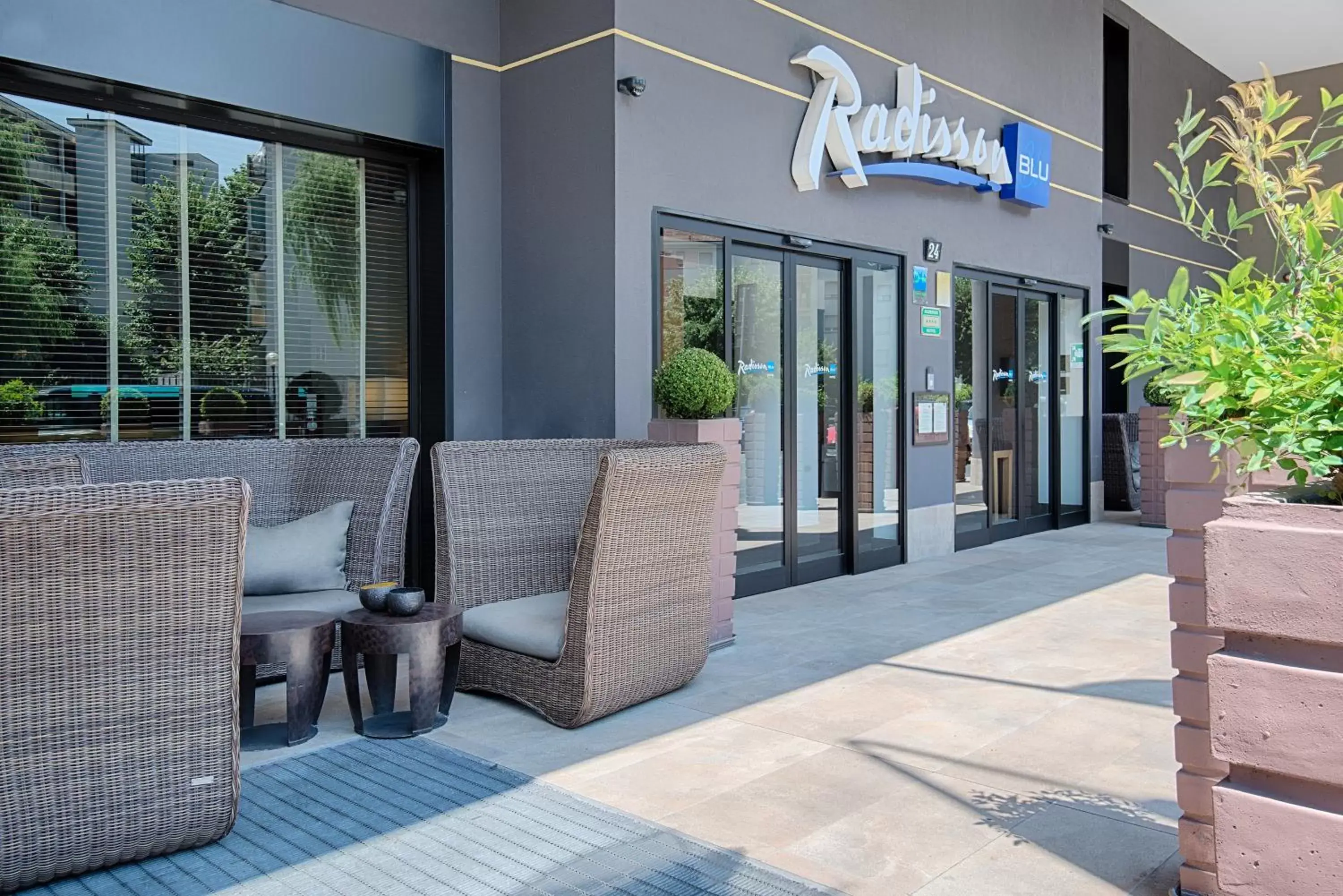 Facade/entrance in Radisson Blu Hotel Milan