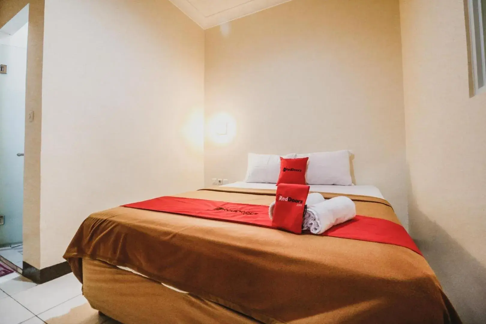 Bedroom, Bed in RedDoorz @ Pandu Raya Bogor