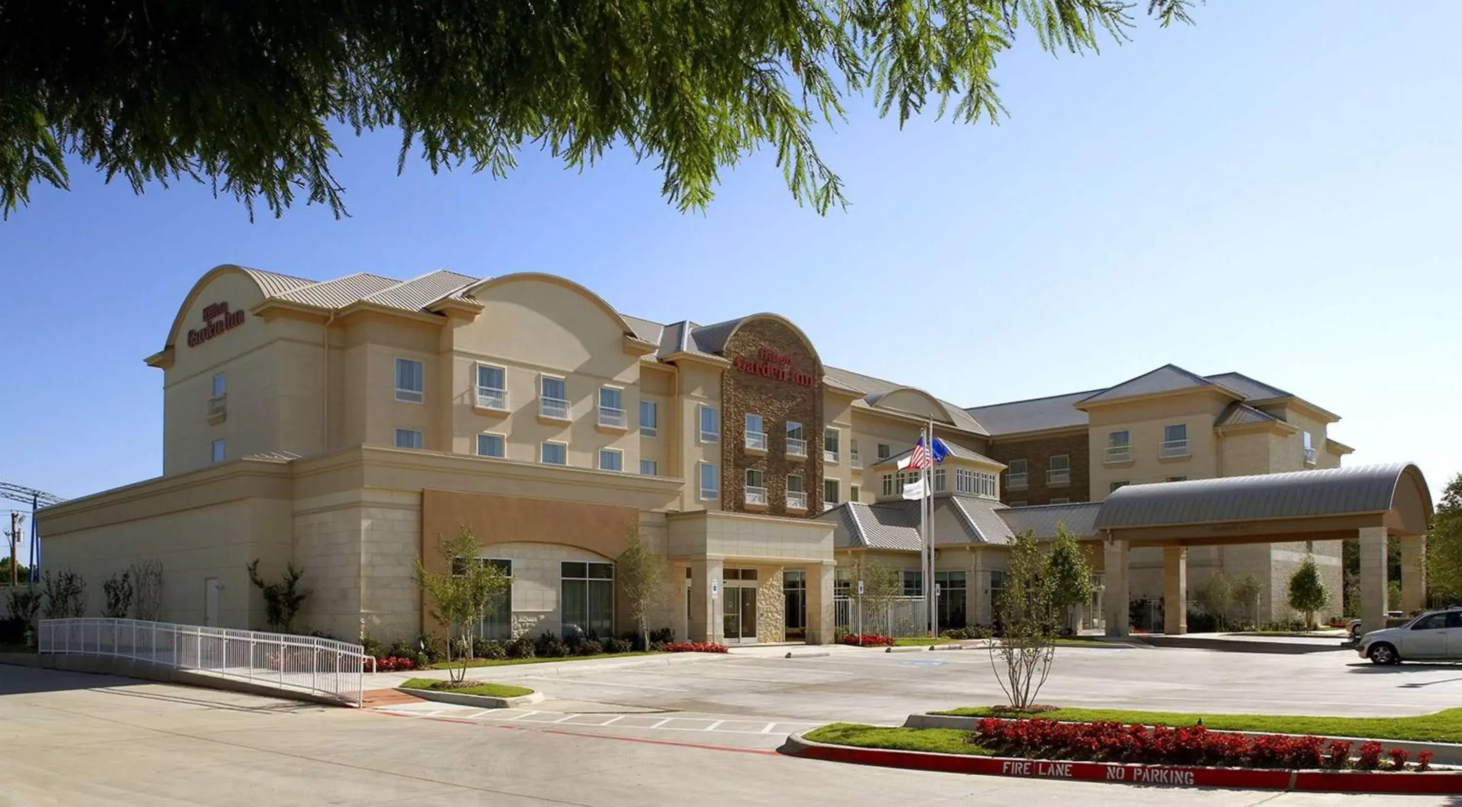 Property Building in Hilton Garden Inn Dallas Arlington