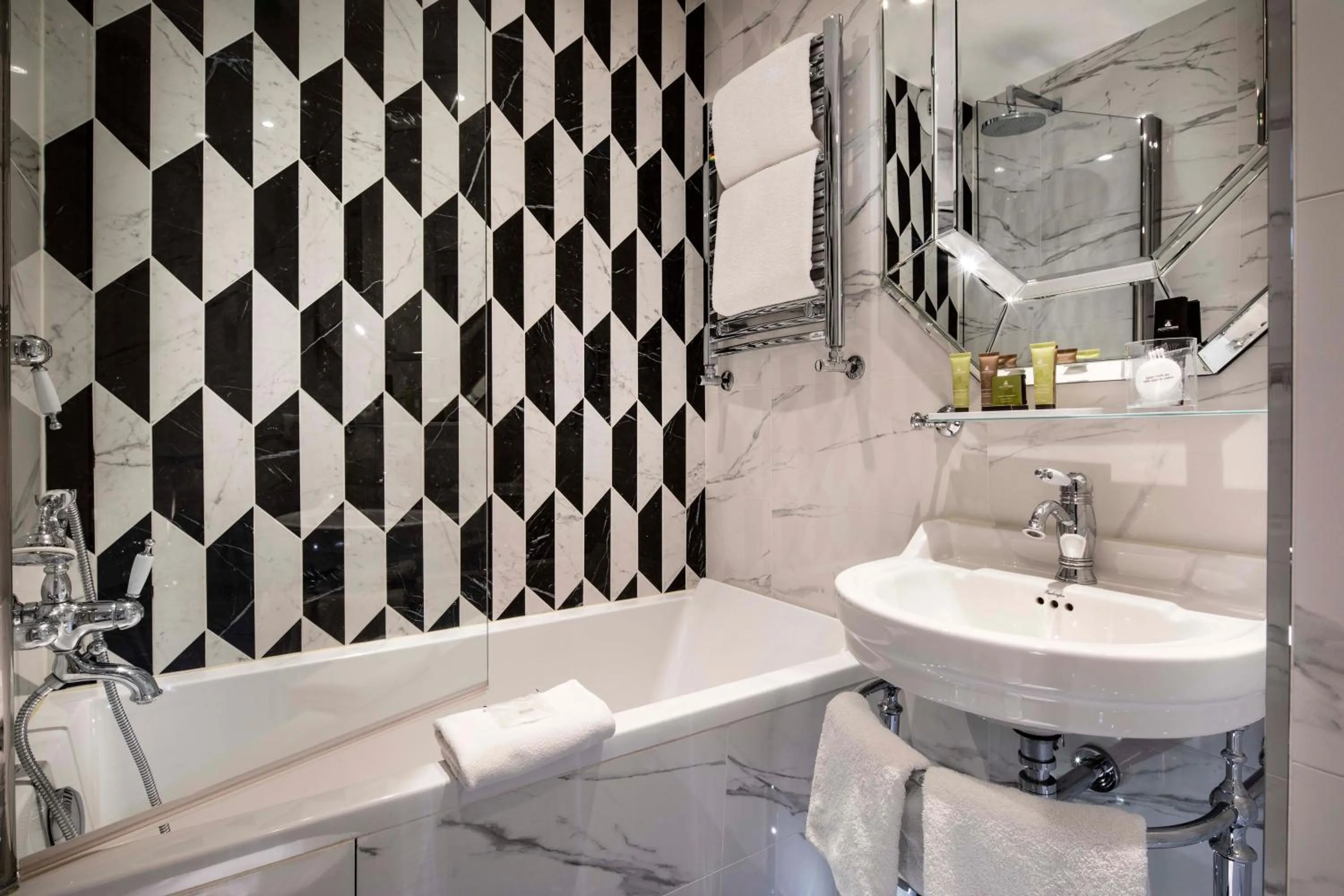 Bathroom in Hotel Residence Henri IV