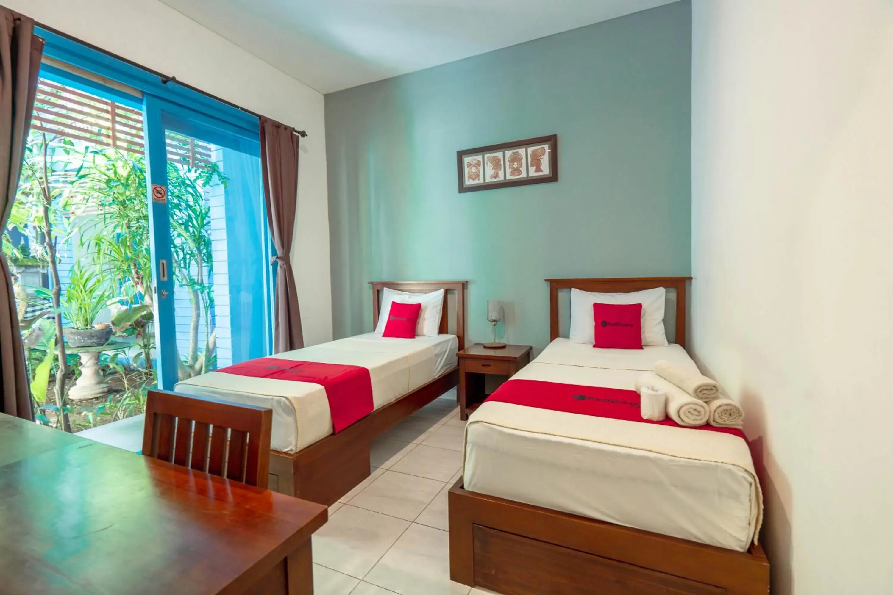 Bedroom, Bed in RedDoorz near Pantai Sanur Bali