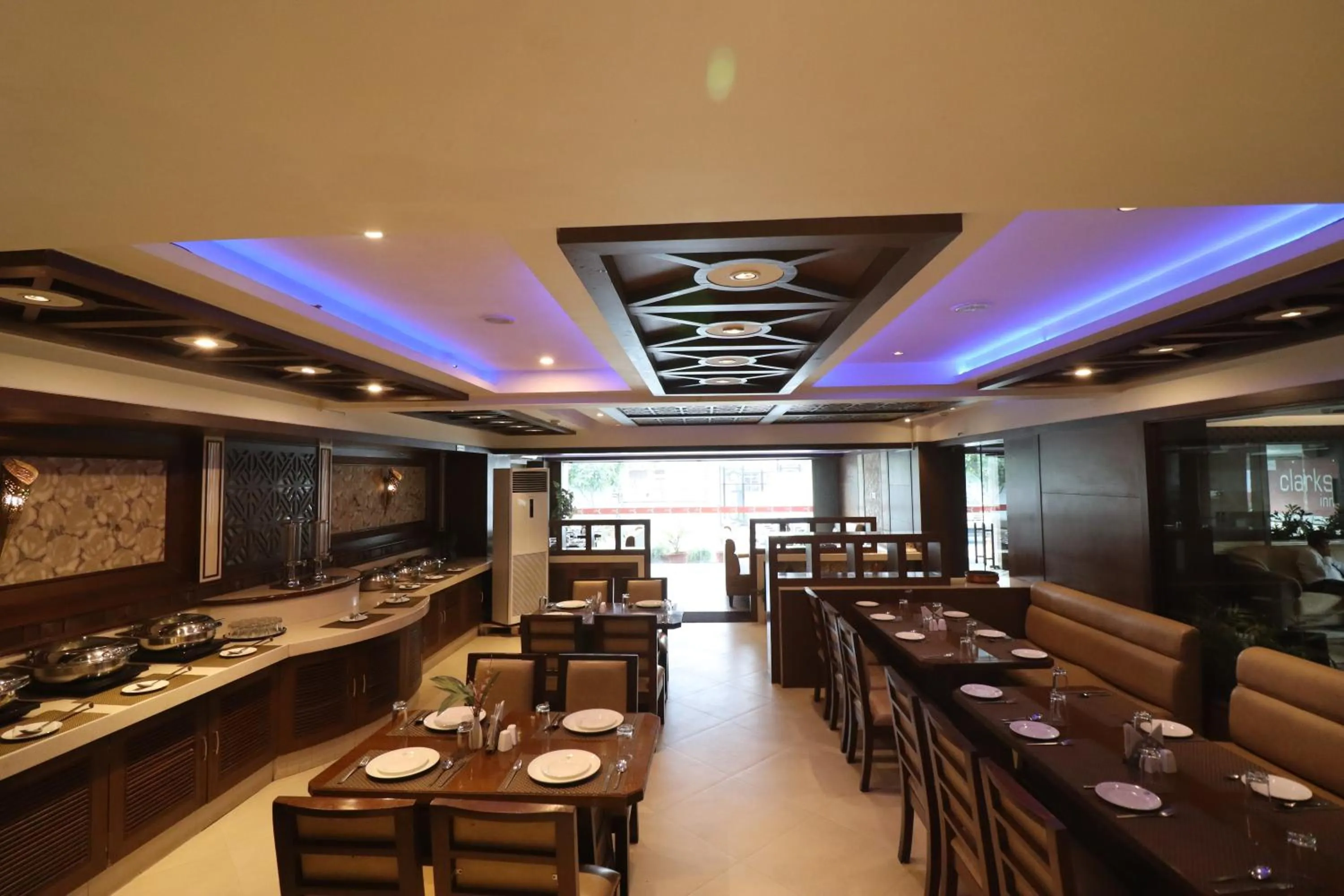 Restaurant/Places to Eat in Hotel Clarks Inn Jaipur, Banipark
