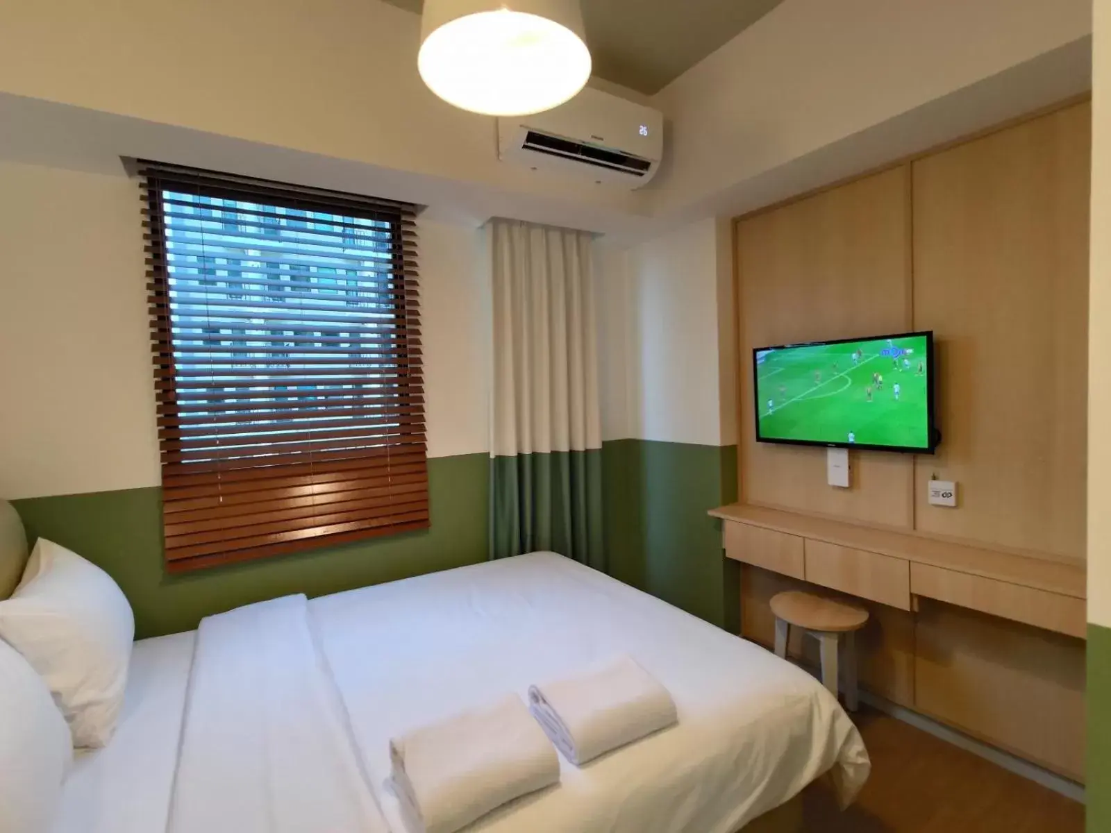 Communal lounge/ TV room, Bed in Hotel Osaka PIK2 Communal lounge/ TV room, Bed in Hotel Osaka PIK2