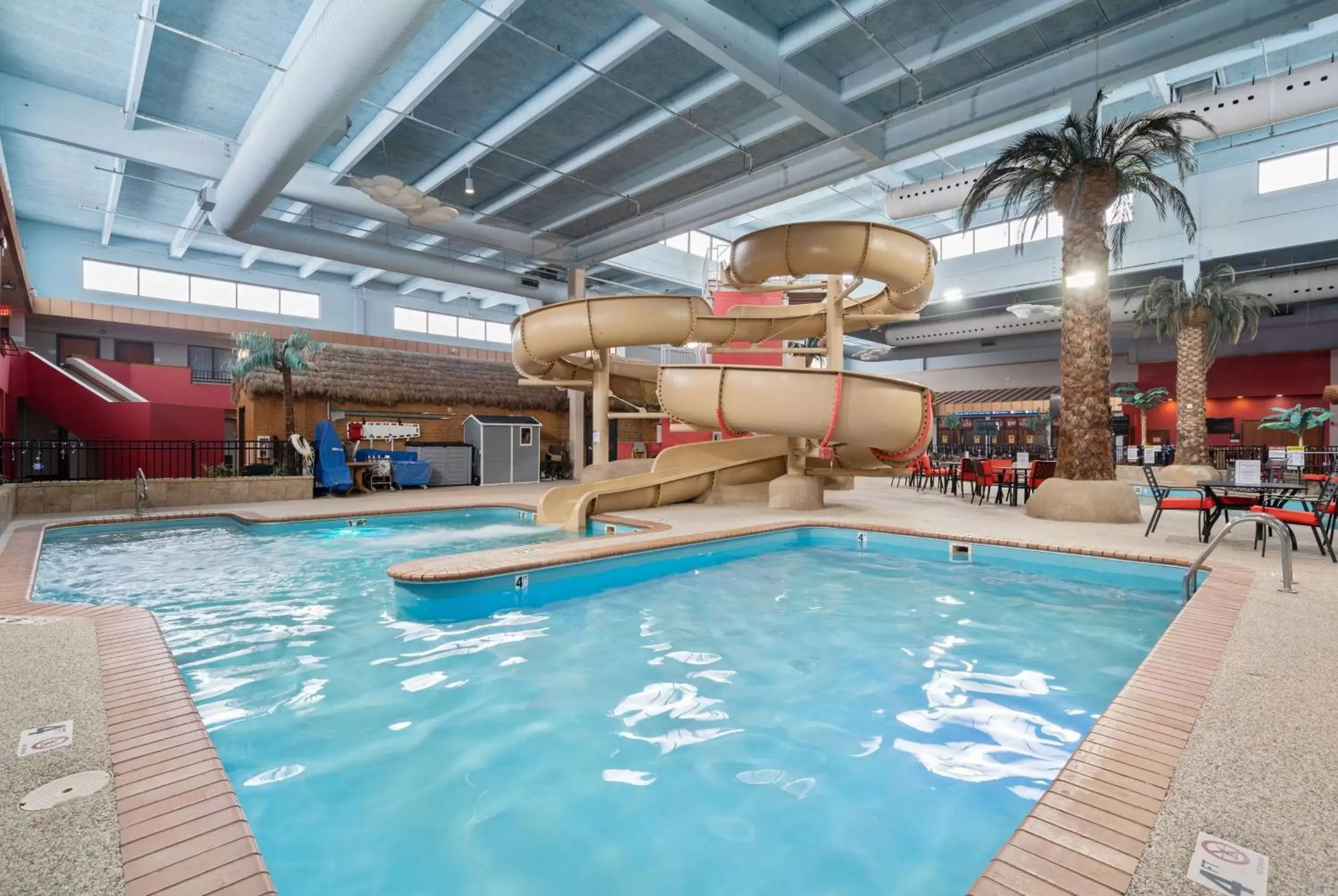 Swimming Pool in Ramada by Wyndham Sioux Falls Airport - Waterpark Resort & Event Center