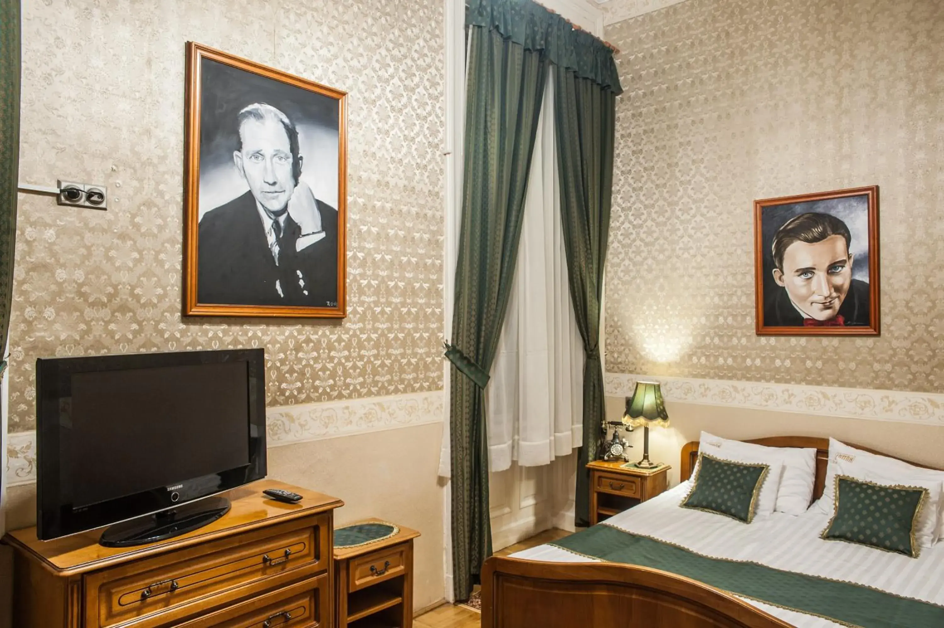 Photo of the whole room, Bed in Cotton House Budapest