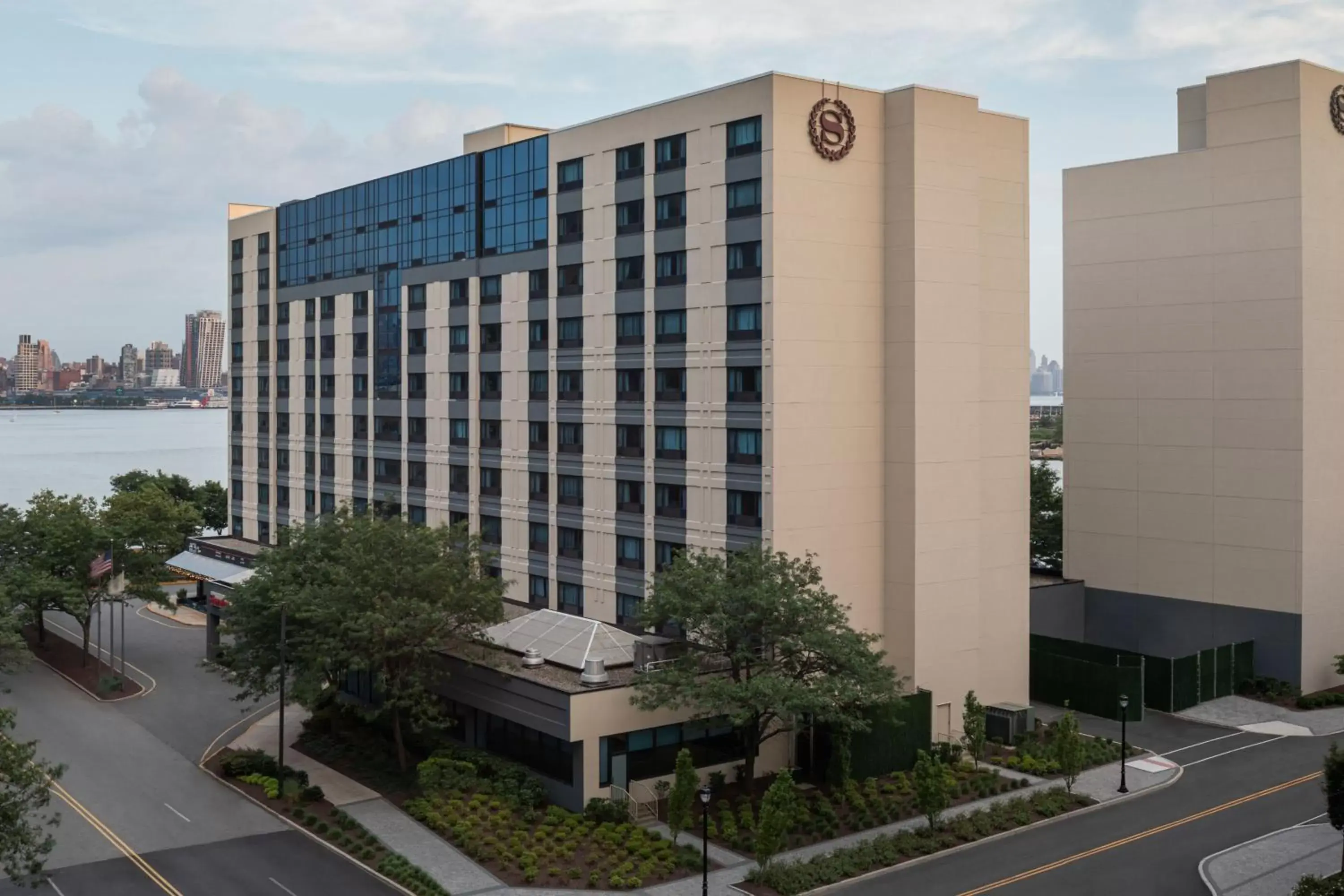 Property Building in Sheraton Lincoln Harbor Hotel