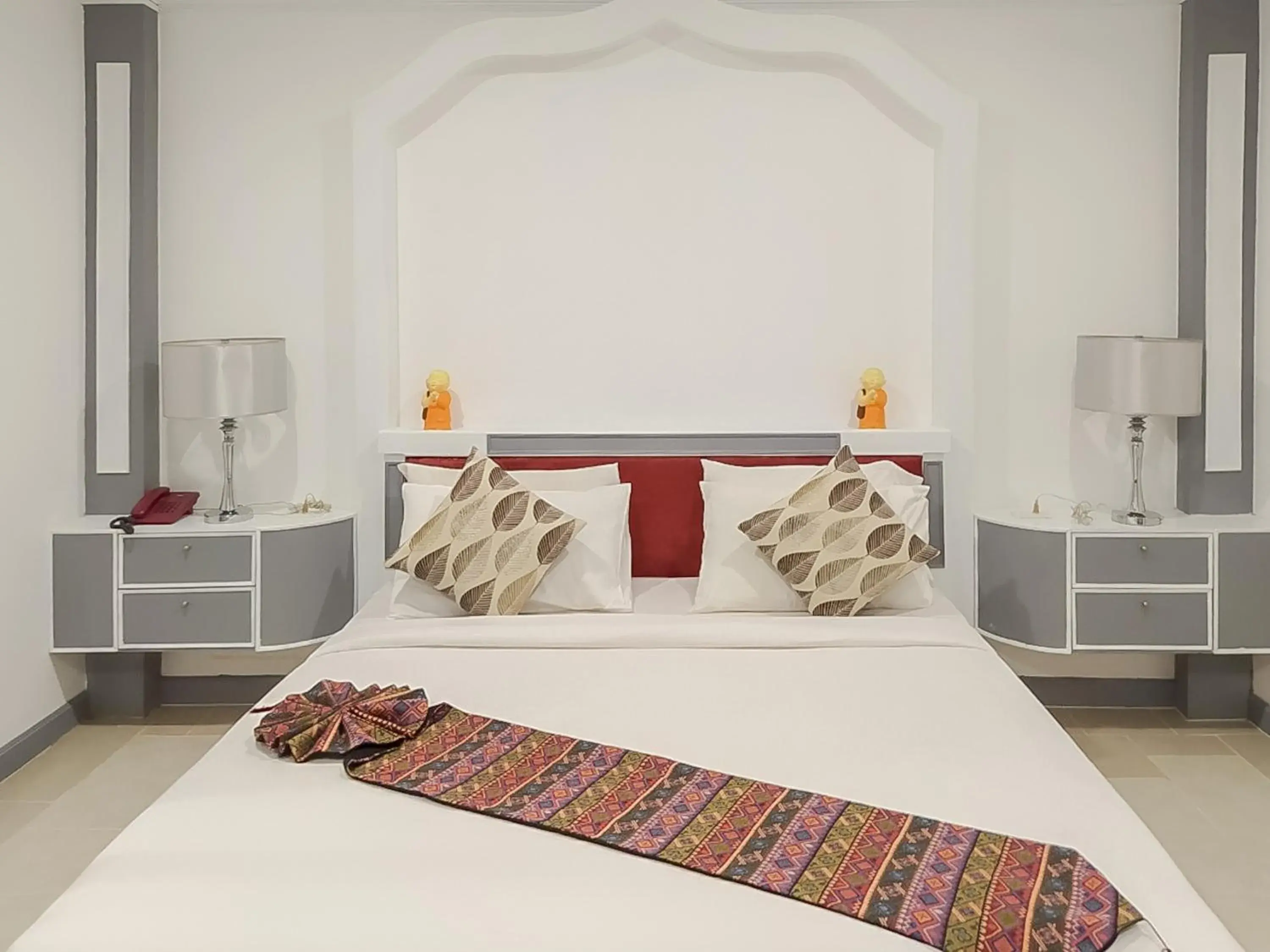 Bed in Silamanee Resort & Spa