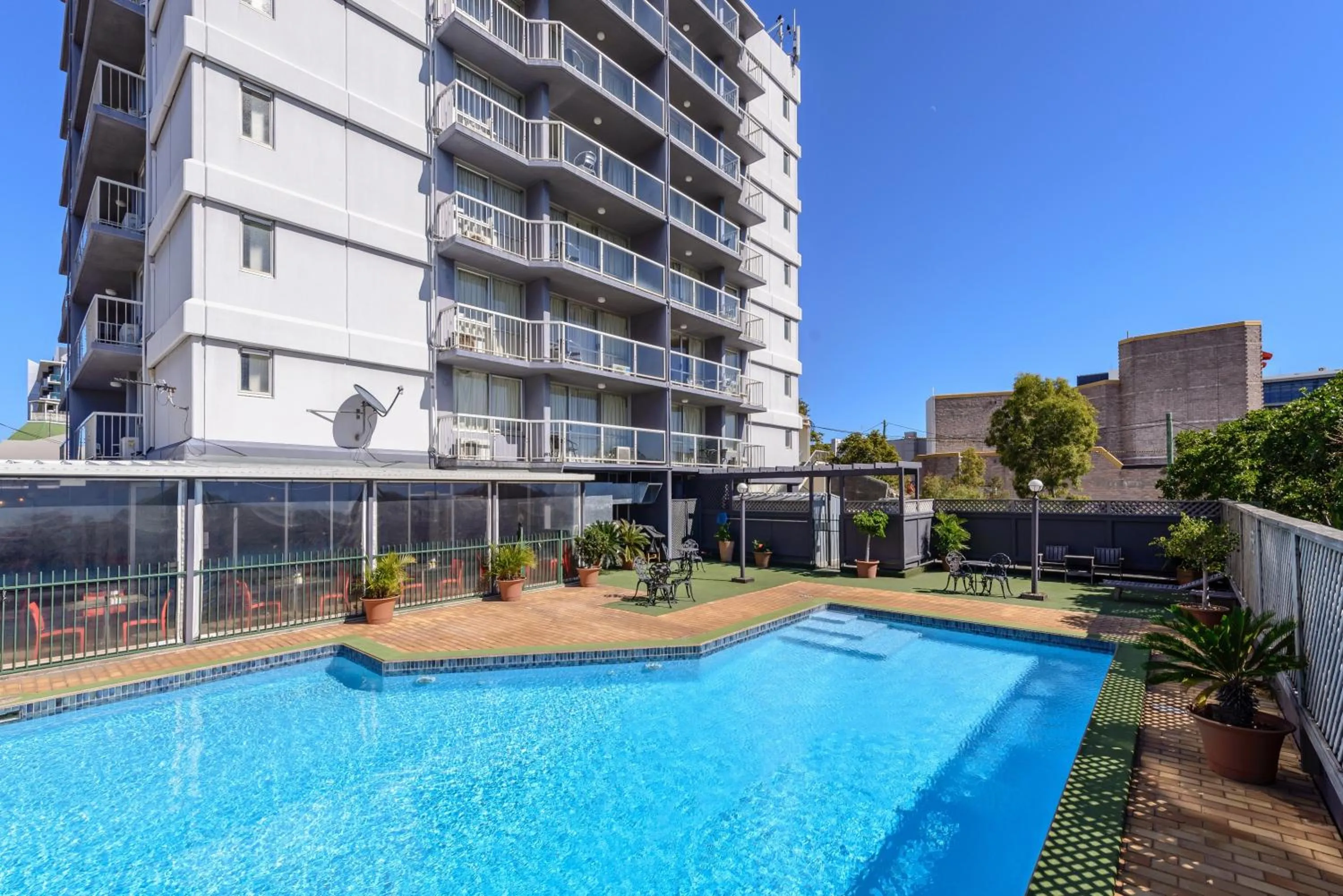 Property Building in Metro Hotel & Apartments Gladstone