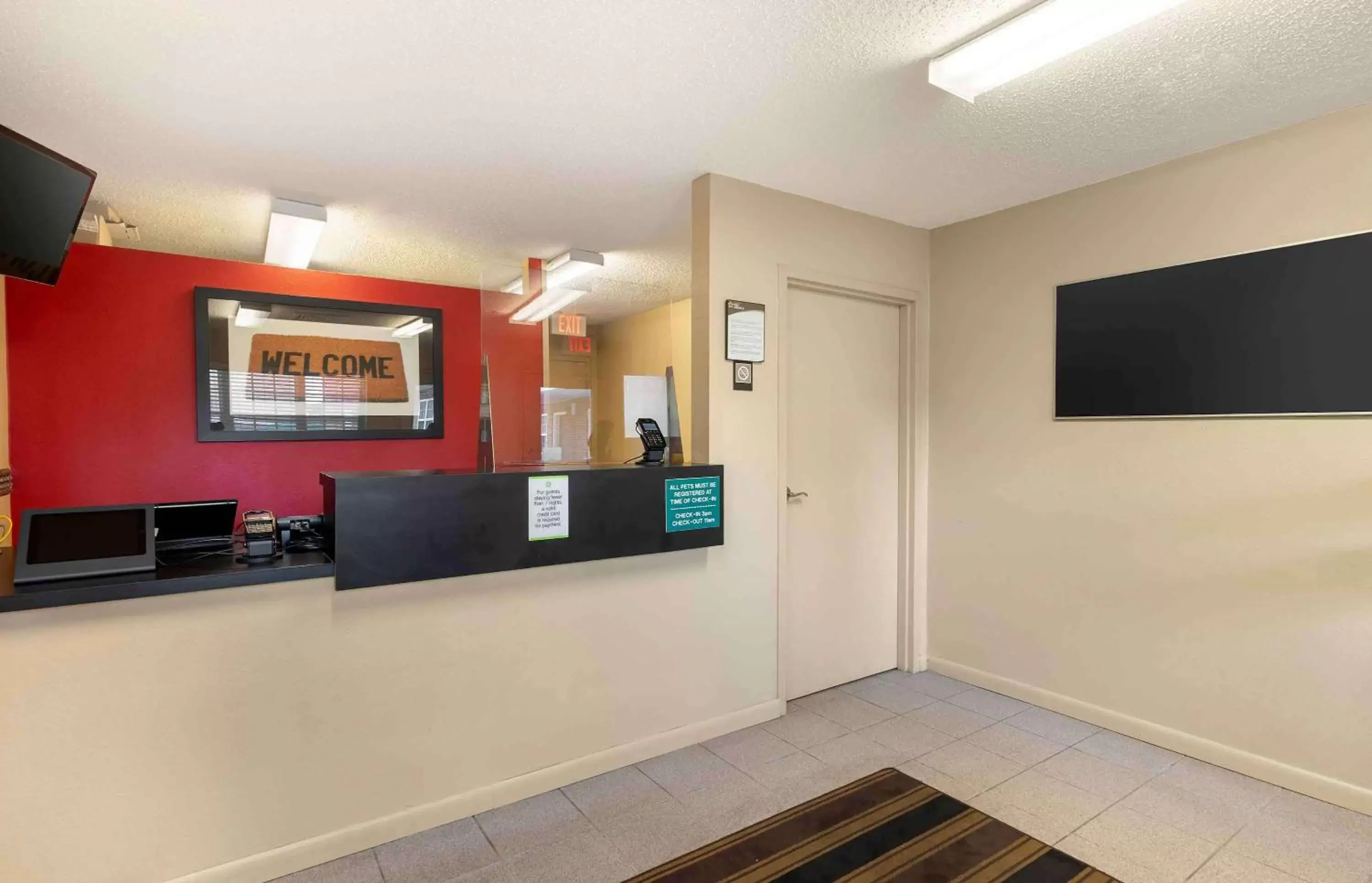 Lobby or reception, TV/Entertainment Center in Extended Stay America Suites - Chesapeake - Crossways Blvd