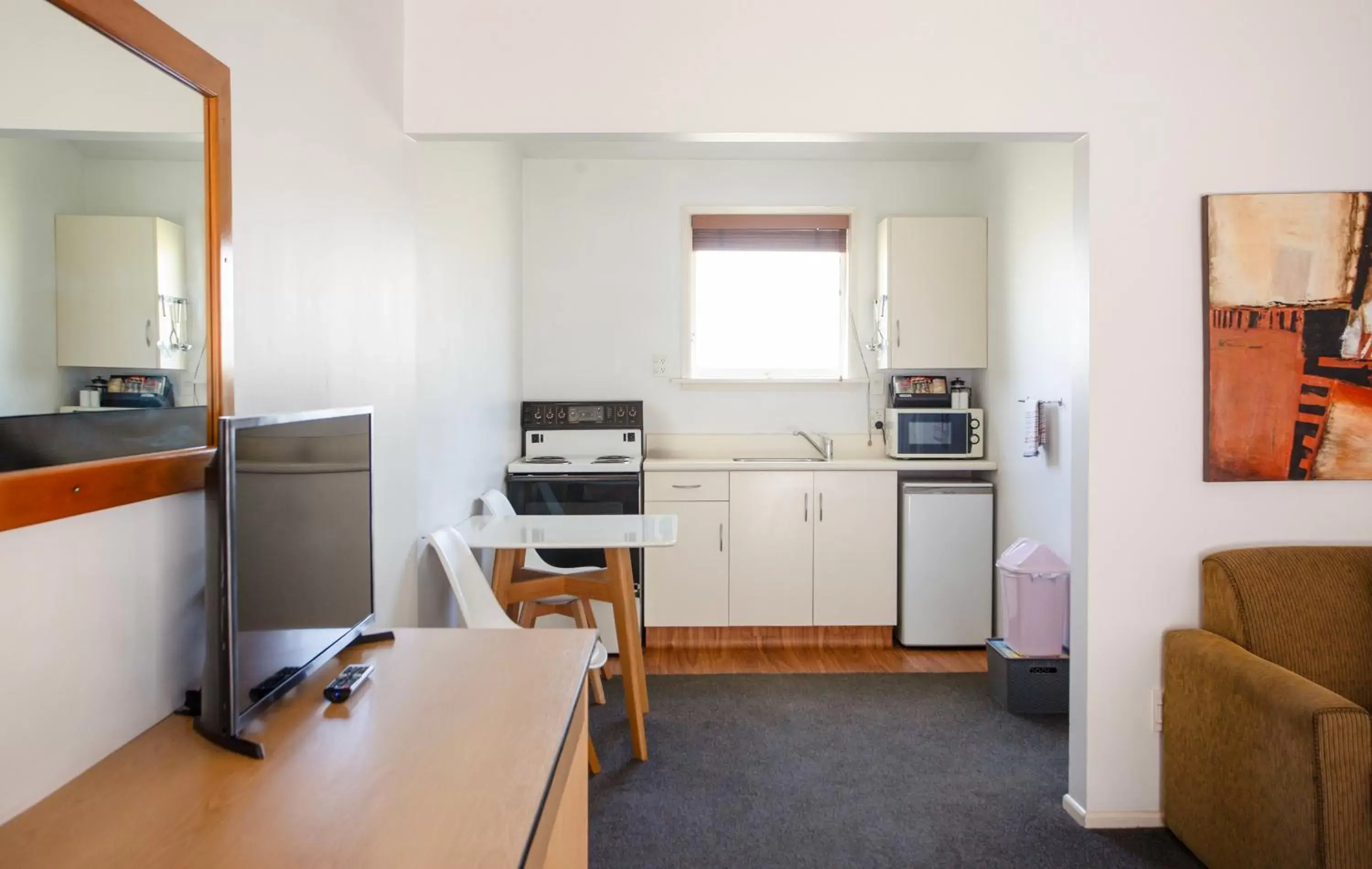 Kitchen/Kitchenette in Casino Court Motor Lodge