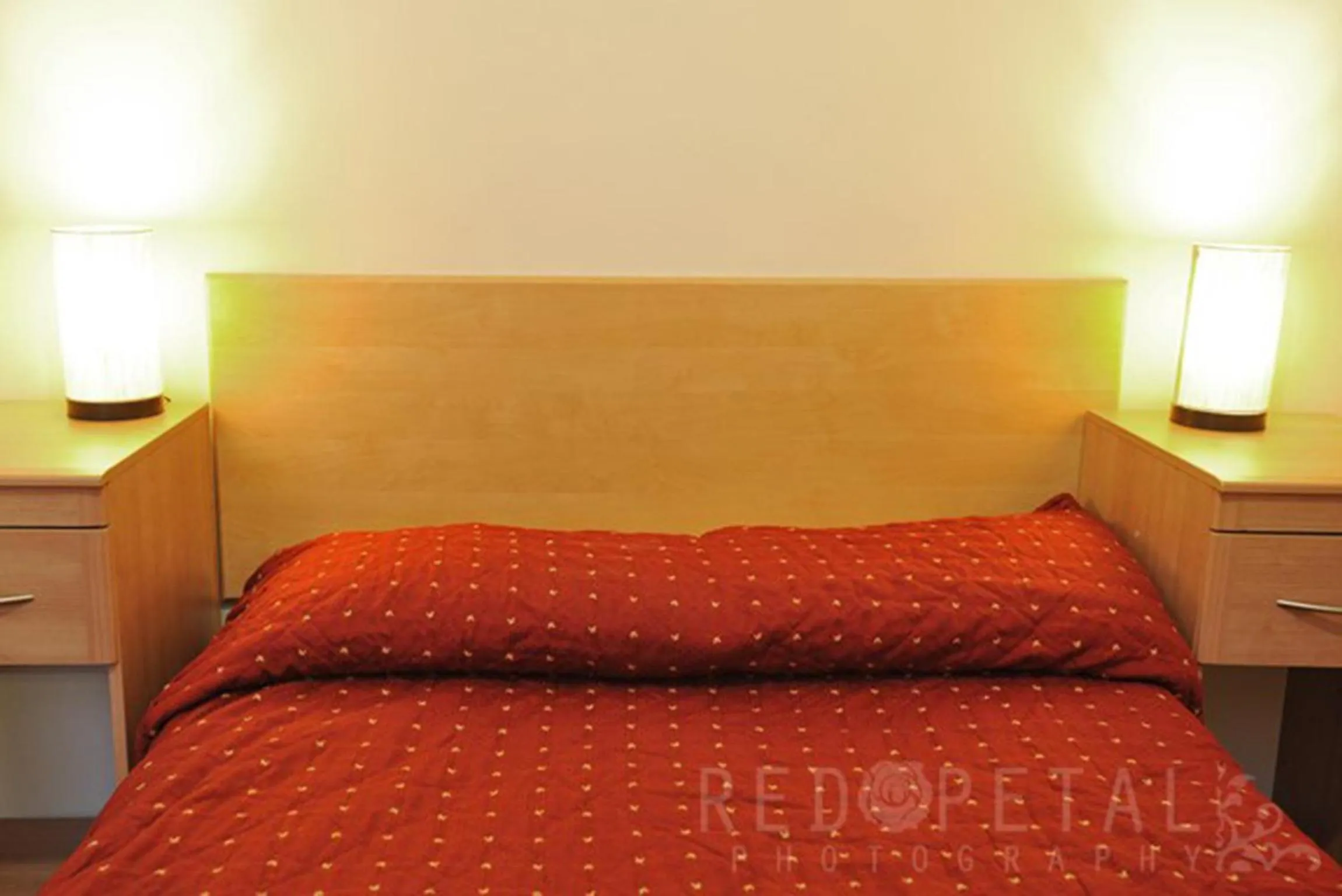 Bed in Elmwood Hotel