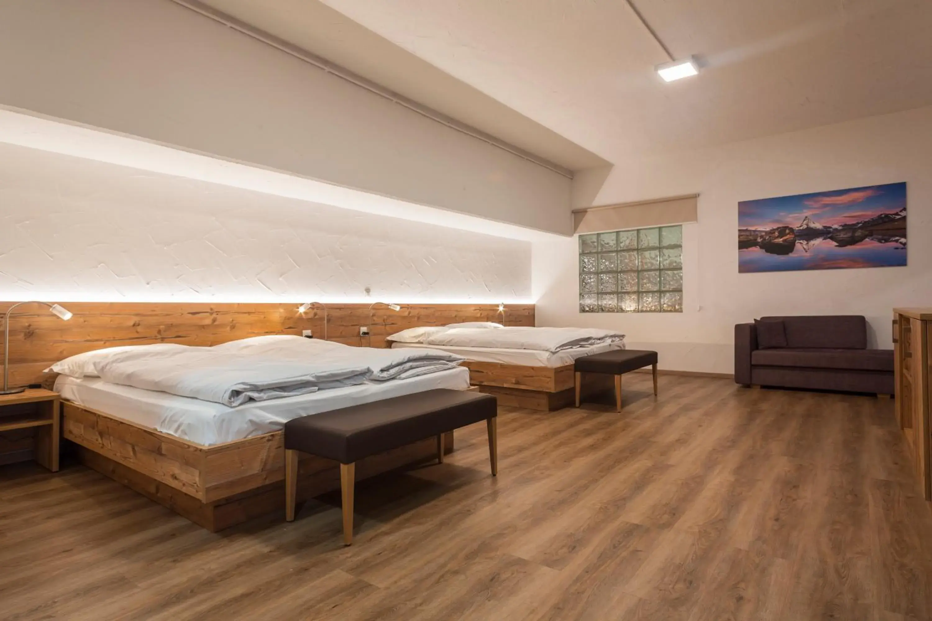 Bedroom, Bed in Zermatt Budget Rooms
