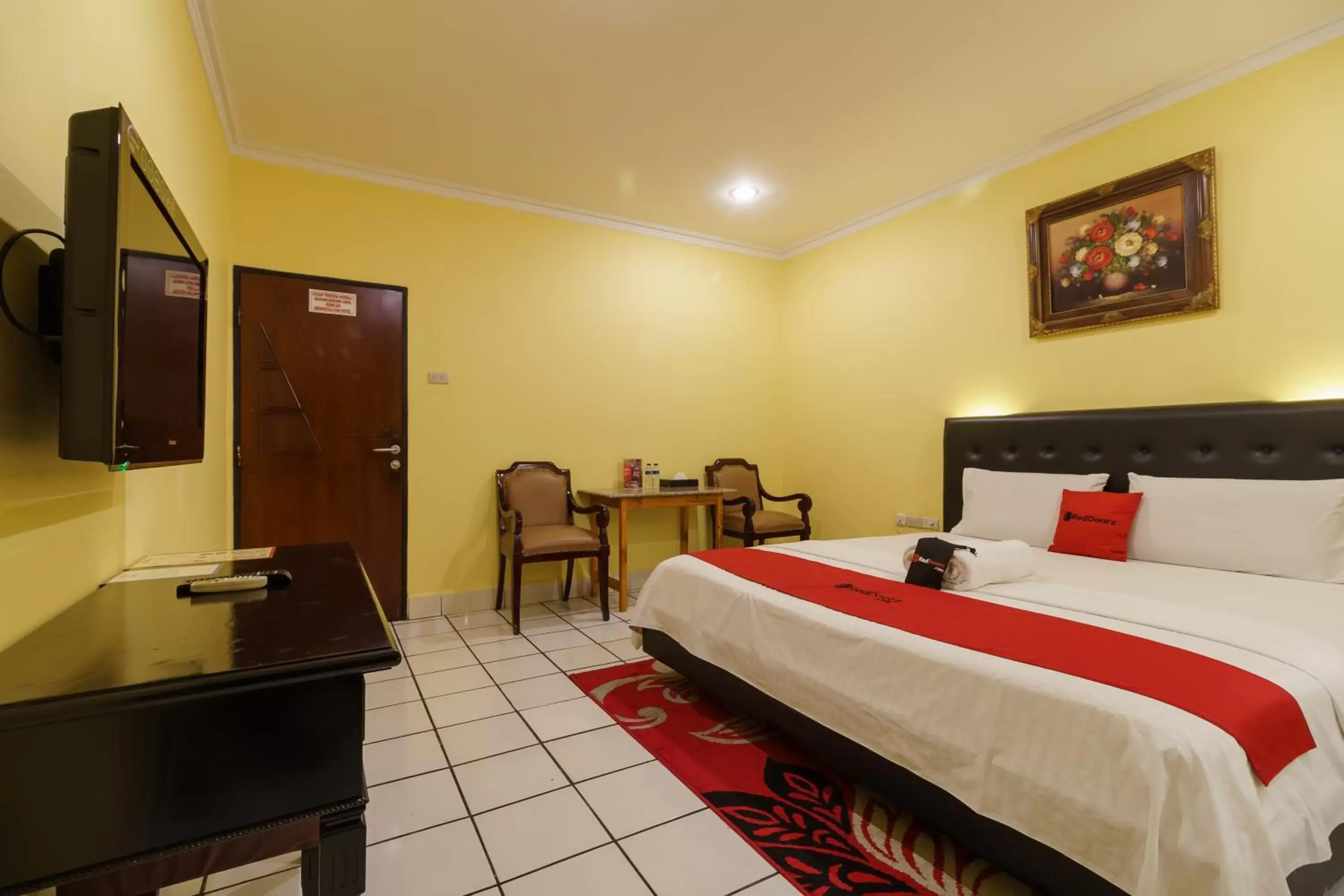 Photo of the whole room, Bed in RedDoorz Plus near Ancol