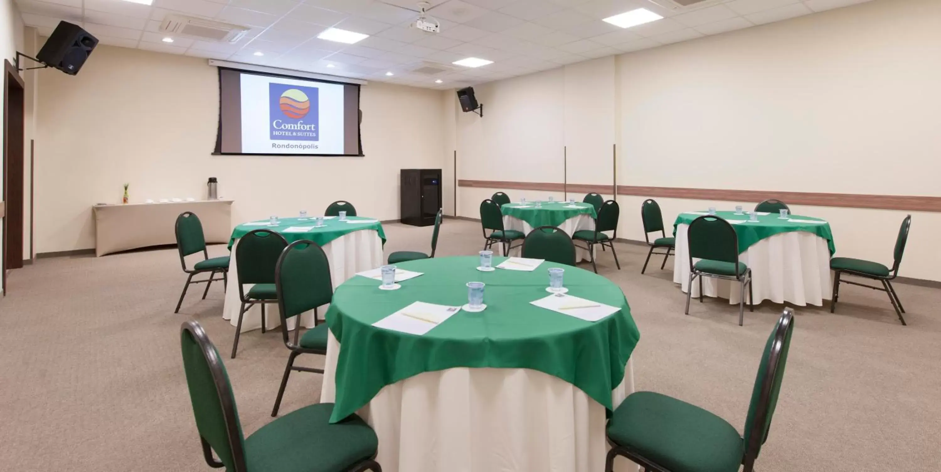 Business facilities, Business Area/Conference Room in Comfort Hotel & Suítes Rondonópolis