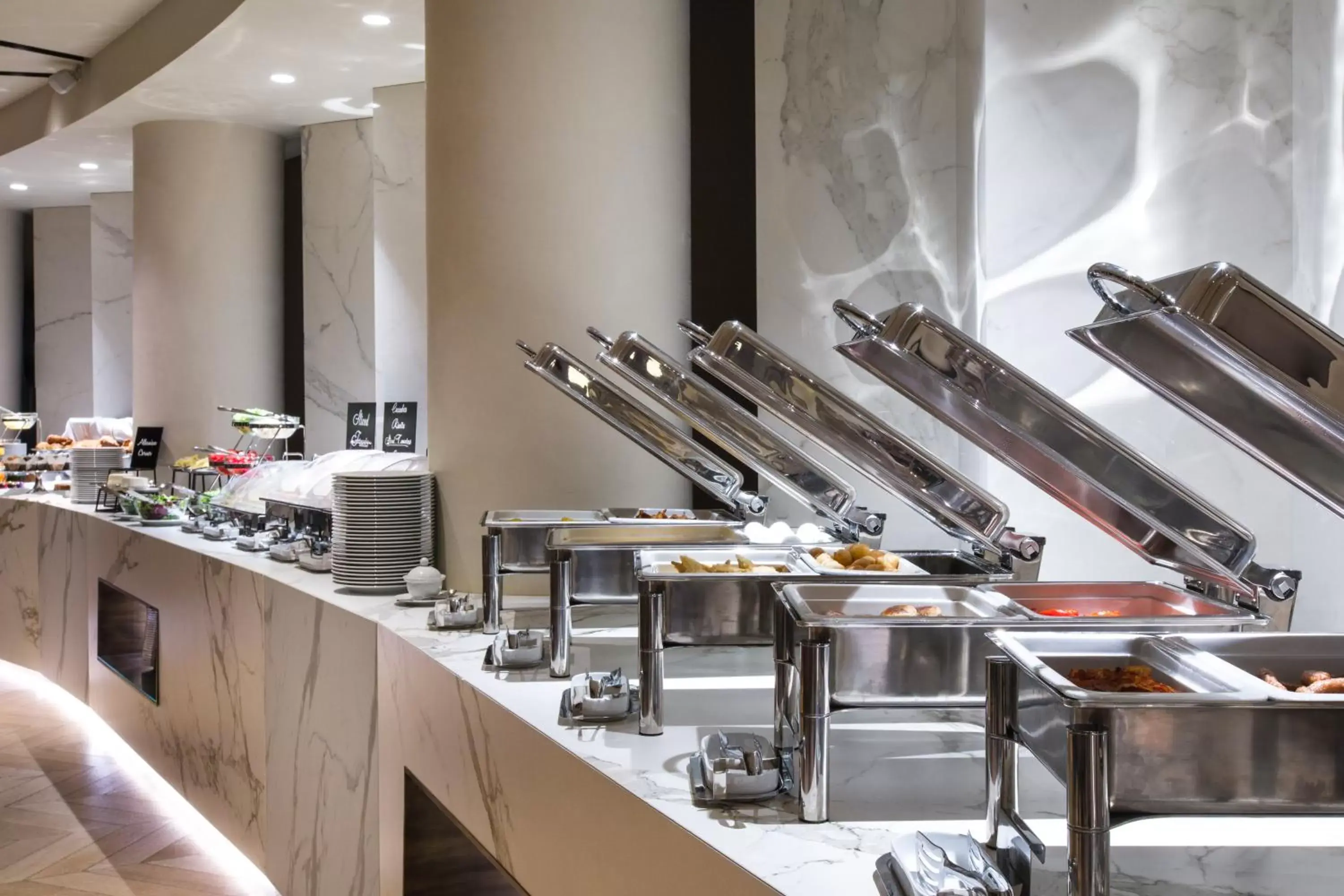 Restaurant/places to eat in Maritim Hotel Plaza Tirana Restaurant/places to eat in Maritim Hotel Plaza Tirana