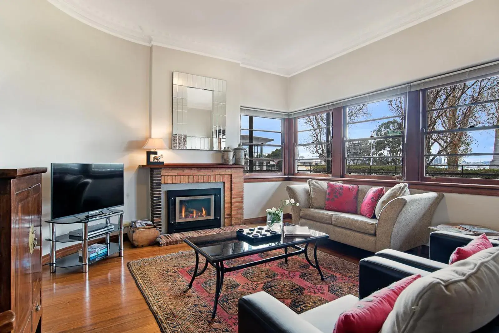 Living room, Seating Area in Captains Retreat Apartments and Cottages