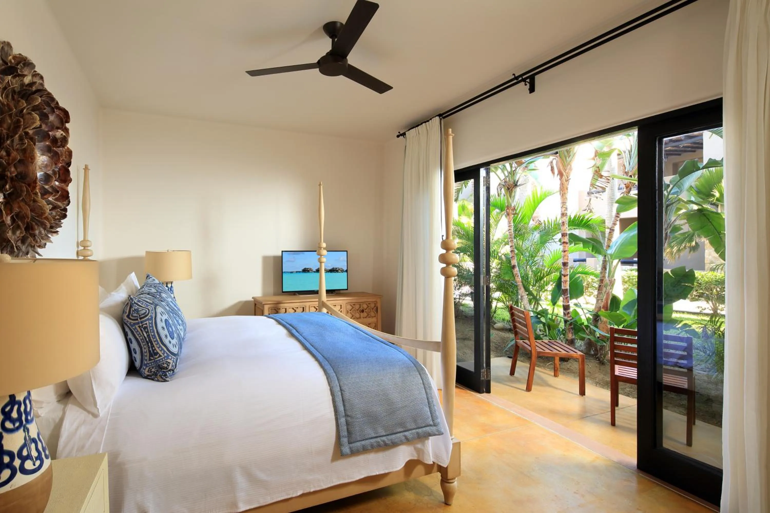 Bed in Esperanza, Auberge Collection