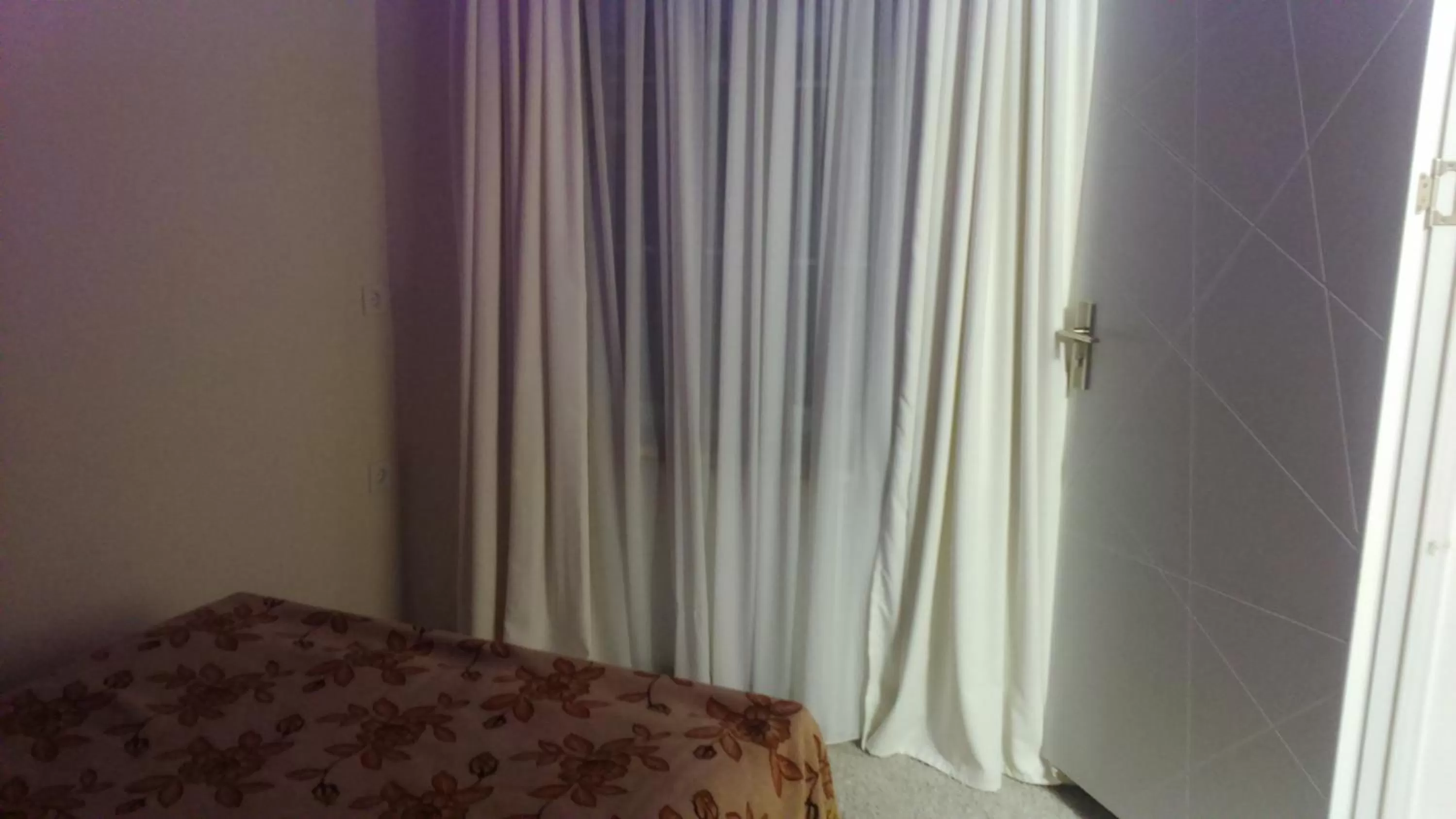 Bed in Hotel Lilo near Airport